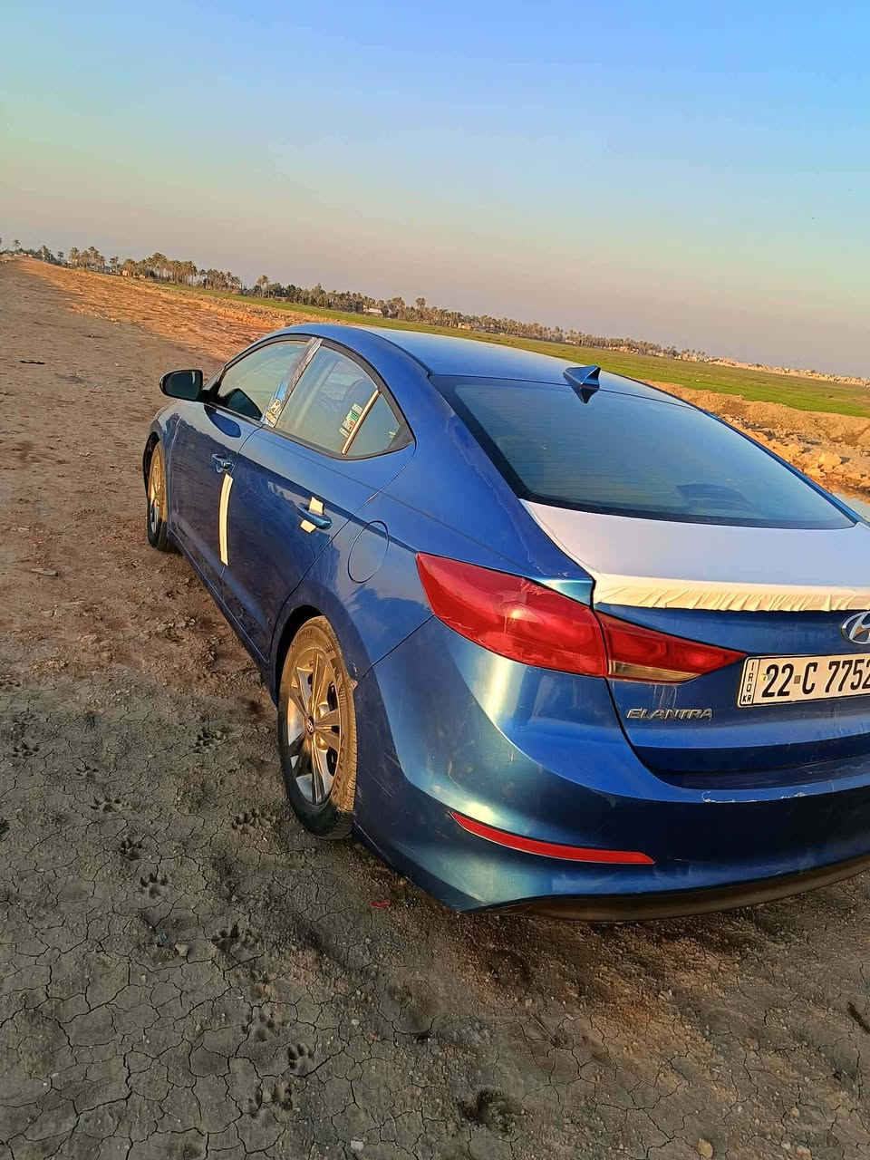 السلام عليكم سياره الالنتراى لبيع موديل 2017 وارد امريكي حادثه خفيف كلش بس بنيد مابدل مصلح نفسيته فول سياره كامل مواصفات فتحه بصمه سياره رقم اربيل بسمي الدولي مداور سياره كامله هزه جديده
سياره جاهزه مكينه كير حداديه تخم تاير جديد تبريد تدفئه كله شغال
السعر 123او بيها مجال بصيط 
العنوان نجف قضاء المشخاب ***********
