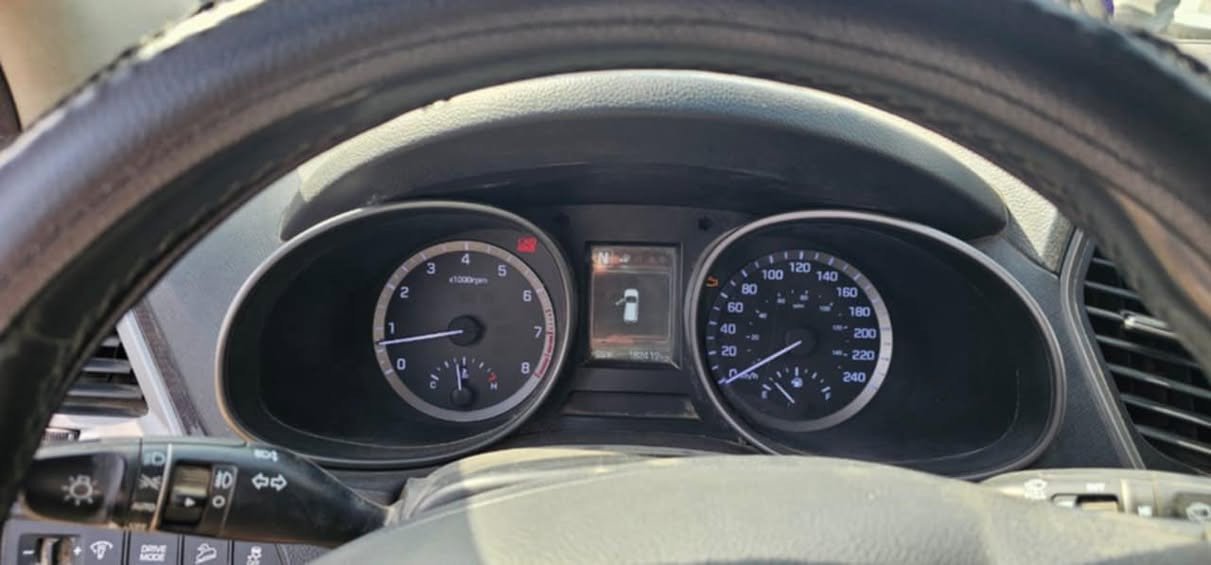 السلام عليكم اخوان للبيع
هونداي سنتافي
الموديل : 2018
وارد كندي ضررها البنيد بي بارد فقط
وهنا بالعراق الجاملغ الأمامي من جهة سايق بي طخه بسيطة ومبقيها عل وضعها
 السيارة بدون قطرة صبغ وبدون تبديل وبدون ايرباك 
حجم المحرك : 4 سلندر 2400 Gdi
لوحات السيارة : كربلاء بأسمي جاهزة تحويل ثاني يوم 
مواصفات السيارة :
بانوراما 
كشنات جلد
كشنات كهربائي
تدفئه كشنات أمامي وخلفي
حساسات خلفية 
شاشة صغيرة 
شاشة اعطال
كامرة خلفية دوارة
سويج شخاطه
5 راكب
تحكمات ستيرن
اوتو هولد
فور ويل 4x4
كروز سرعه 
نظام منحدرات 
مانع انزلاق
تبريد قطعتين
لد امامي
بلاجكتور امامي وال....... يعني سيارة فول عدا البصمة 
السعر 145
ورقة وبيها مجال للشراي والي ميعجبه سعر يدعيلنا بالرزق 
مكان السياره :كربلاء المقدسة 
للاستفسار اكثر الاتصال على : ‭***********
