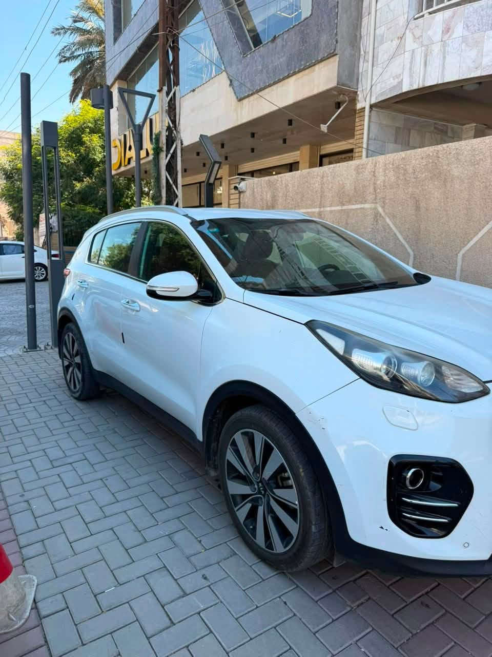 سبورتج خليجي 2018
ماشية 120 km

مكفولة من الصبغ 

مواصفات 

تبريد قطعتين

شاشة 

تحكم ستيرن كامل

محرك ٢٠٠٠دوش

تخم تاير جديد

كشنات نصف جلد ونص مخمل بلادي 

السيارة عليها دوشمة الكشنات جدد

مري شفط

باسمي السيارة تحويل ثاني يوم

مكان السيارة بغداد 

السيارة استخدام شخصي كلش نظيفة امانة الله 

السعر ١٧٣ وبيها مجال

للاستفسار رقم صاحب السيارة 

***********
