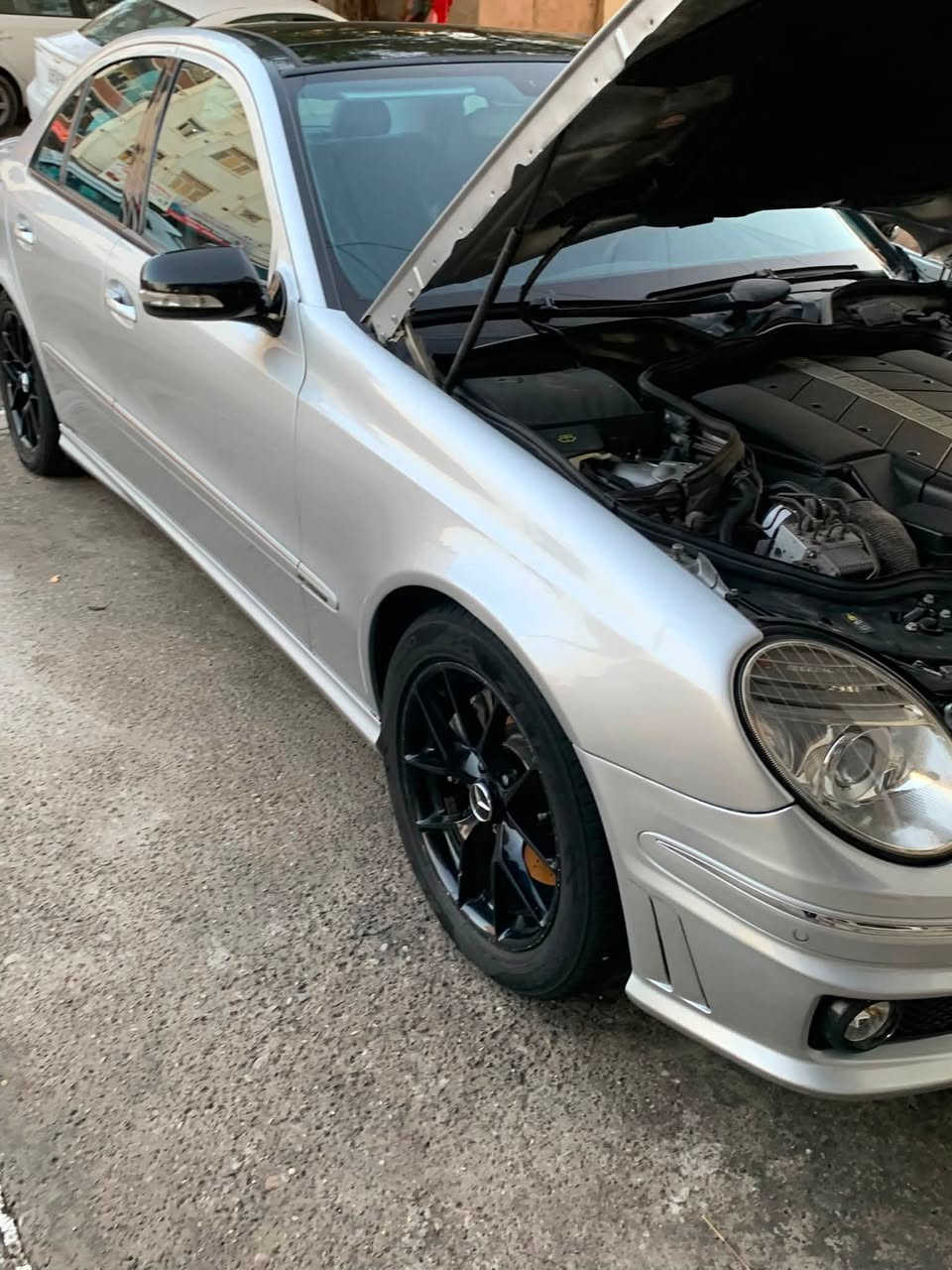 🚘 للبيع – مرسيدس W211 E500
للبيع مرسيدس W211 E500، سيارة فخمة تجمع بين القوة والراحة والأداء المعروف عن محرك الـ V8. السيارة مناسبة للي يريد هيبة، ثبات، وقيادة ممتعة.

✨ المواصفات:

• محرك V8 E500 قوي
• قير أوتوماتيك
• داخلية جلد
• فتحة سقف بانوراما
• بصمة تشغيل
• تبريد وتسخين مقاعد (إذا متوفر)
• السيارة نظيفة وجاهزة للاستخدام

💰 السعر: 155 ورقة قابل للتفاوض بالمعقول بعد المعاينة.

📞 للاستفسار أو المعاينة، راسلني على الخاص أو على الرقم: ***********
