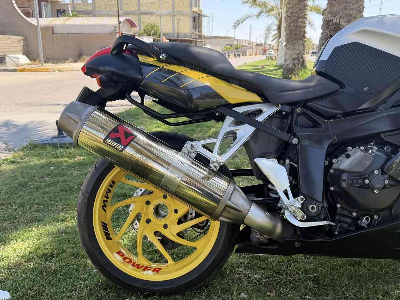 سلام عليكم دراجة bmw r1200s بحالة الوكالة مرقم اصولي تحويل ثاني يوم كفاله عامة لاستفسار / ***********
