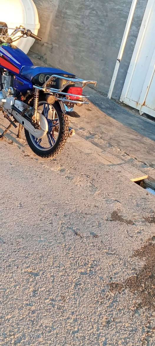 دراجه للبيع سيفان موديل ٢٠٢١دراجه محرك ما مفتوح تخم تأيرات جدد السعر٤٥٠ وبي مجال اتصال***********
