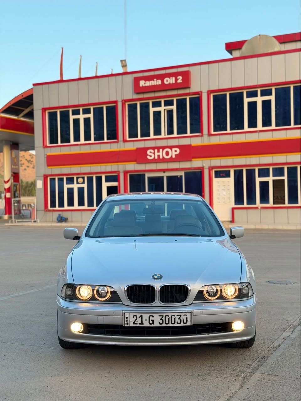 BMW 2001  سەقەر
 سەیارەکە زۆر جوانە هی مالانە پاک و خاوێن ماوەتەوە  

مواسەفاتی تەنها سلایت نیە  فولە کوشن جلد   و بەرە دەگا جلد  و کوشن بەرز و نزم  و ئاوێنە کارەبایی و لیدی  بن دەگاکانی  تەبریت لەمس و  تەحەکوماتی سەر سوکان و  سەیارەکە پێویست بە وەسف ناکات مواسەفاتەکانی دیارە  و زۆر جوانە
  
تێبینی :سوکان محەوەرە

سەیارەکە :١٥٠ هەزاری واقحی ڕۆشتوە 
 
وەکو بۆیاخ بی بۆیاخە  سەیارەکە مالی دۆستە  رەقەم و سەنوی تازەیە وەکالە بە شەرت ٤ تایەی تازە  

شوێن: ڕانیە 
***********
***********wats appp w vibat رانية, السليمانية
