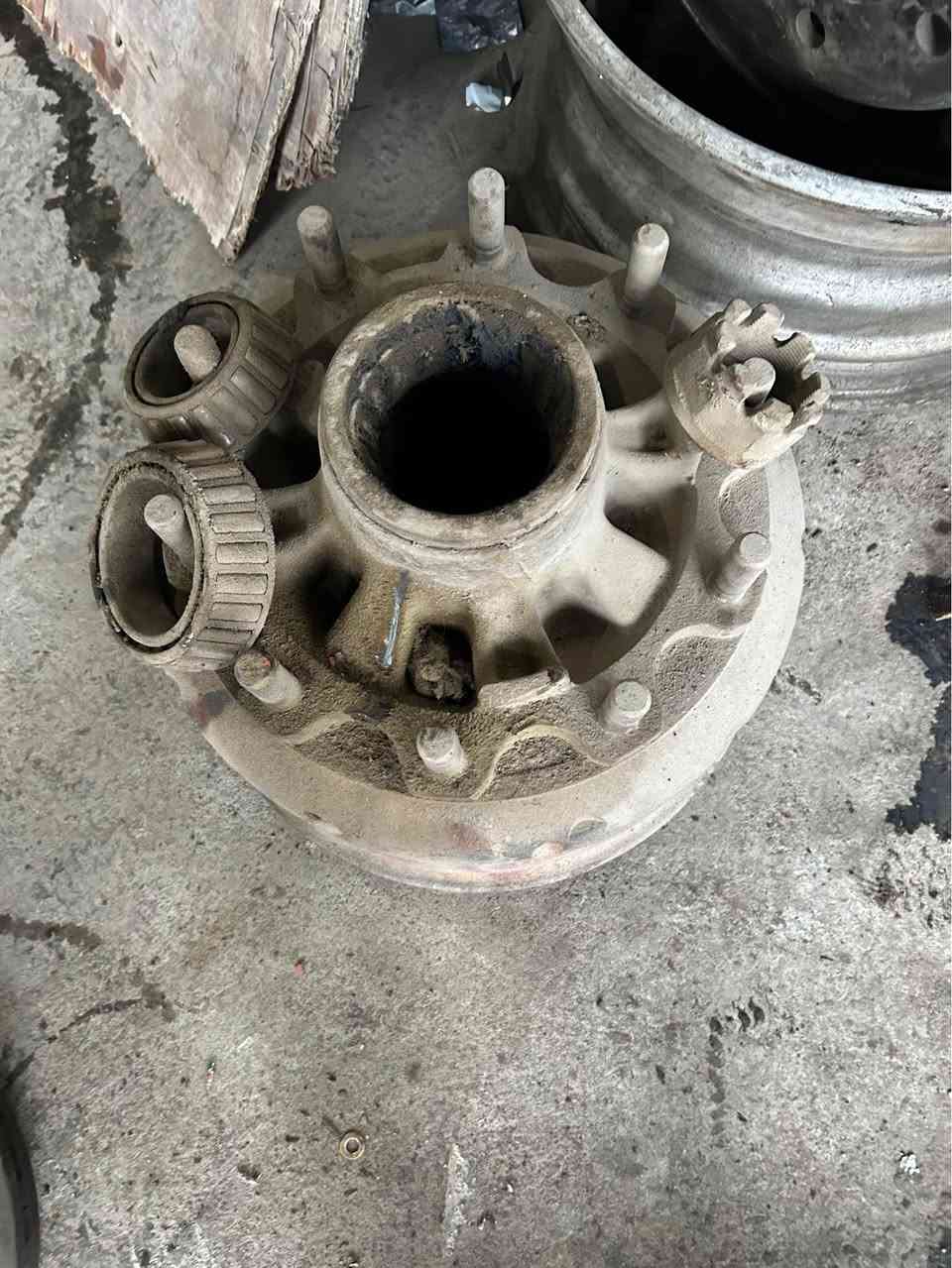 جیهاز تایەکردنەوە لەگەل پەمەکی هەوا ٥٠٠ تی لەگەل جەگەکی هەوا ١٢٠ تەنی لەگەل ٣ ویل بو فرۆشتن ٣٥ $ *********** أربيل, العراق
