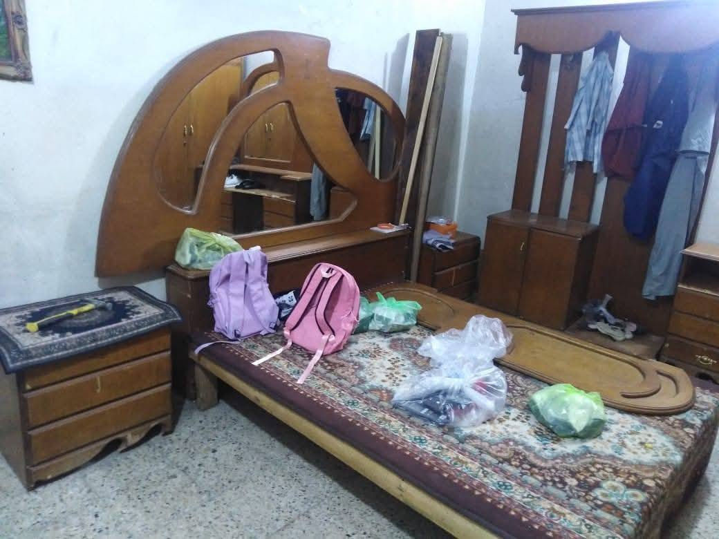 سلام عليكم غرفه صاج ملحق للبيع يحتاج لهه صبغ ويدات مكان الزعفرانيه سعر ٤٥٠ الاستفسار ***********غير متواجد ع فيس
