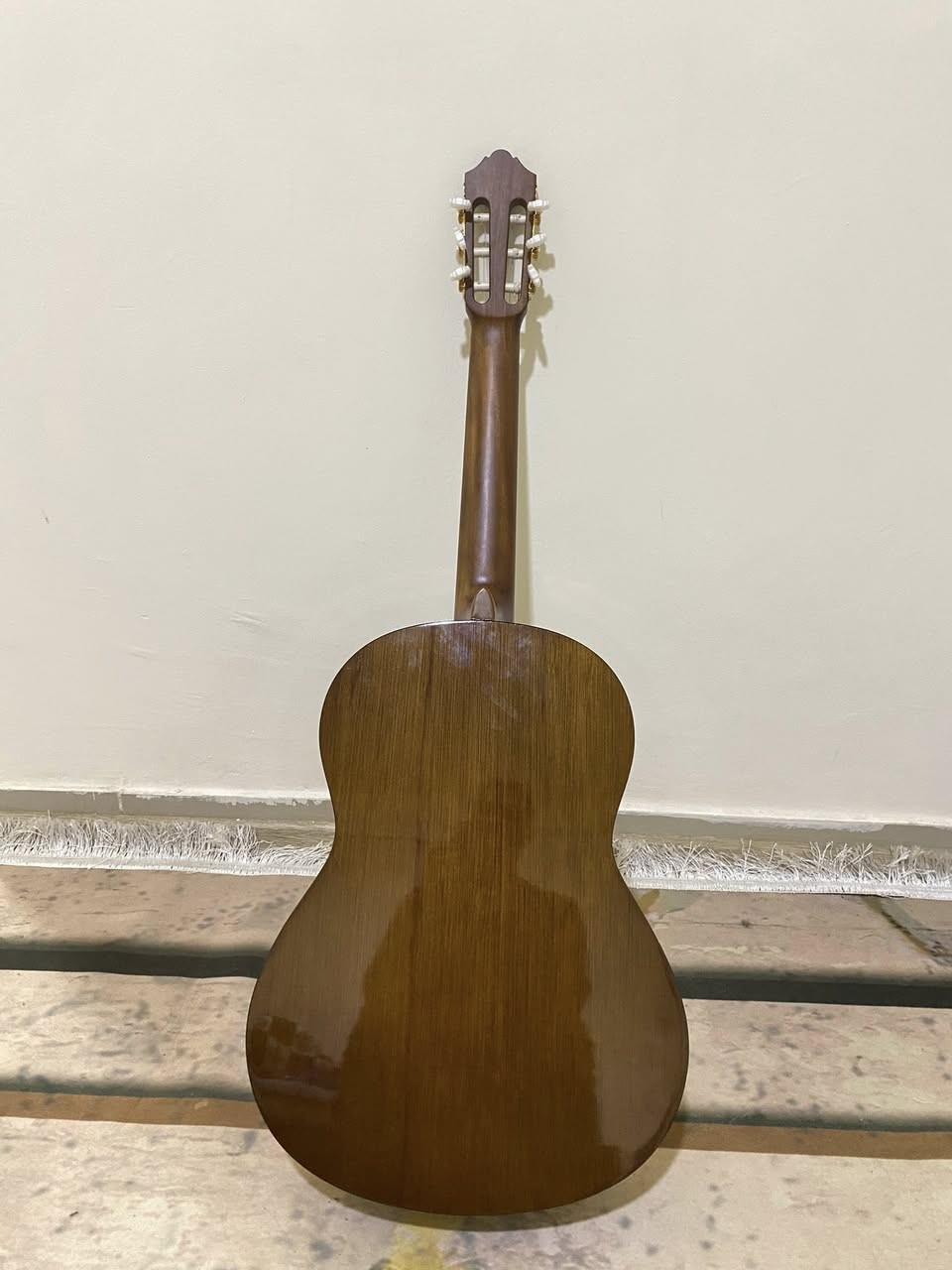 � للبيع كيتار ياماها C70 بحالة ممتازة
• النوع: Yamaha C70
 • الحالة: شبه جديد (مستخدم 10 أيام فقط)
 • الصوت: نقي وممتاز للمبتدئين
 • السعر: 175,000 دينار عراقي — السعر قفل

📍 العنوان: أربيل
📩 التواصل: خاص


**إذا كنت صاحب هذا الإعلان وتريد حذفه لأي سبب، رجاءا أرسل رسالة إلى الدعم الفني**