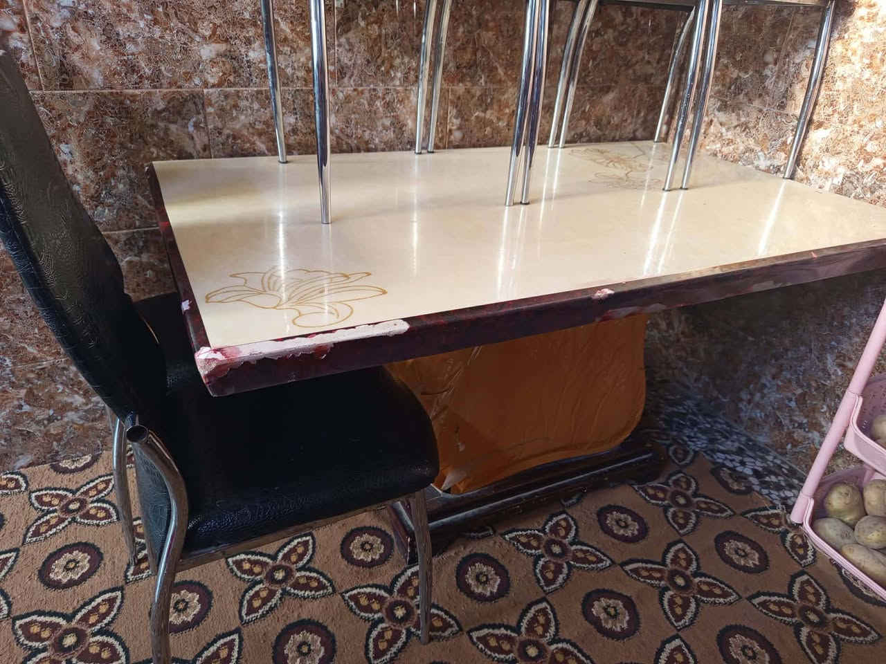 كاونتر تزكام مترين نضيف جدا مثل ماموضح بالصورة ب350 بي مجال حك جية+ميز طعام ثقيل جدا عرضة تسعين طولة مترين مرمر ويا 5كراسي ب200وبي مجال..كوفة.حي نيسان قرب جسر الامام علي


**إذا كنت صاحب هذا الإعلان وتريد حذفه لأي سبب، رجاءا أرسل رسالة إلى الدعم الفني**