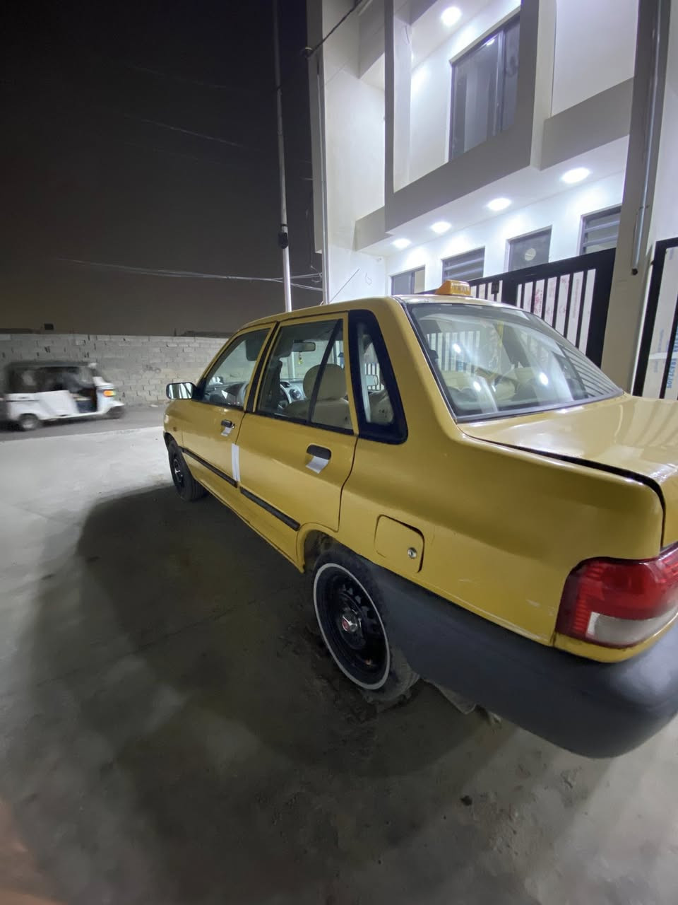 موديل 2012 رقم نكليزي سياره خير من الله تخم تاير سعره 31 وبيه مجال لعنوان بياع
***********
