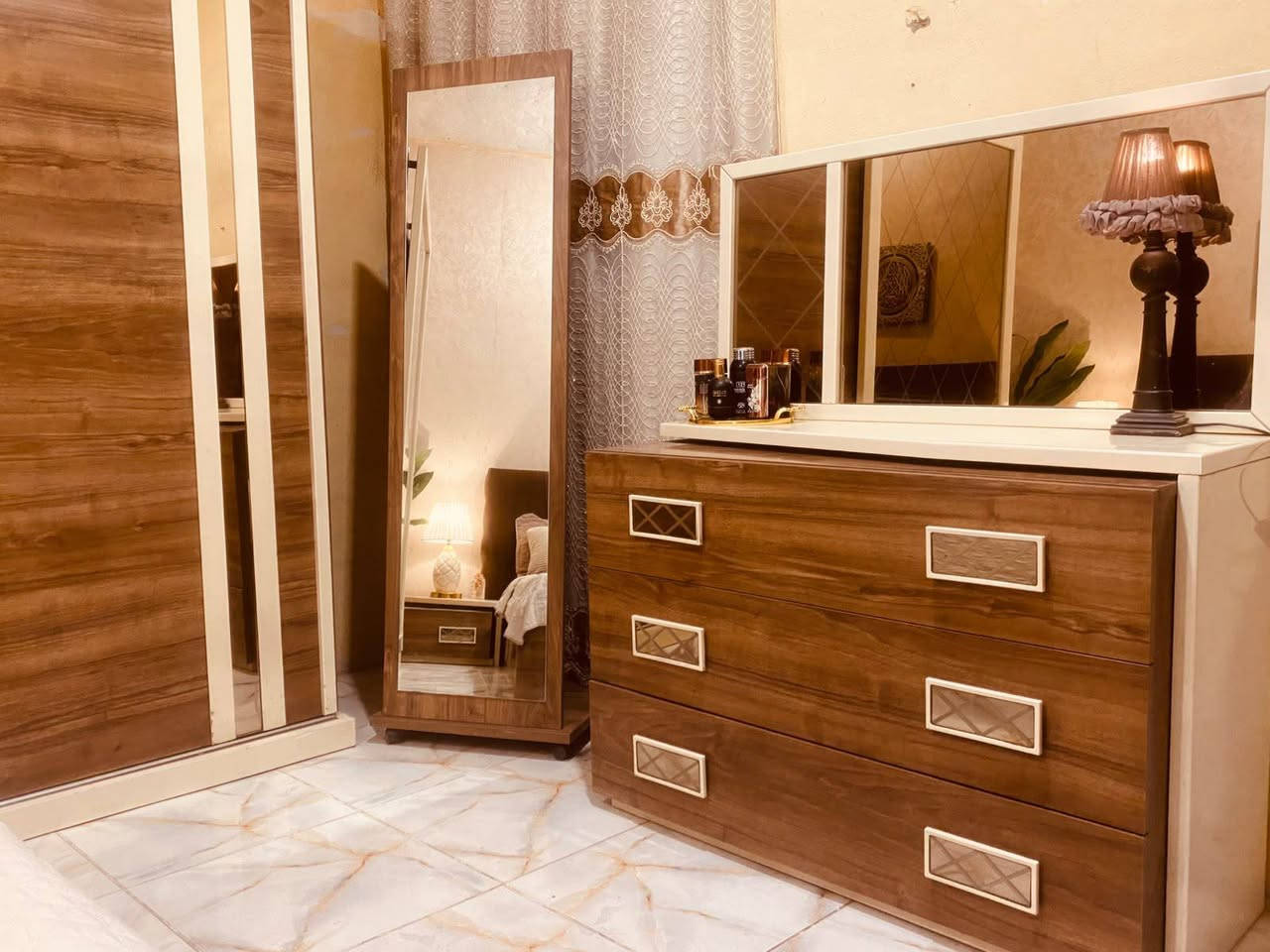 غرفه تركيه الاصليه خشب ثكيل ماخذيه كولش غاليه وهسه نريده ب850 وبيه مجال بسيط
*********** واتساب
