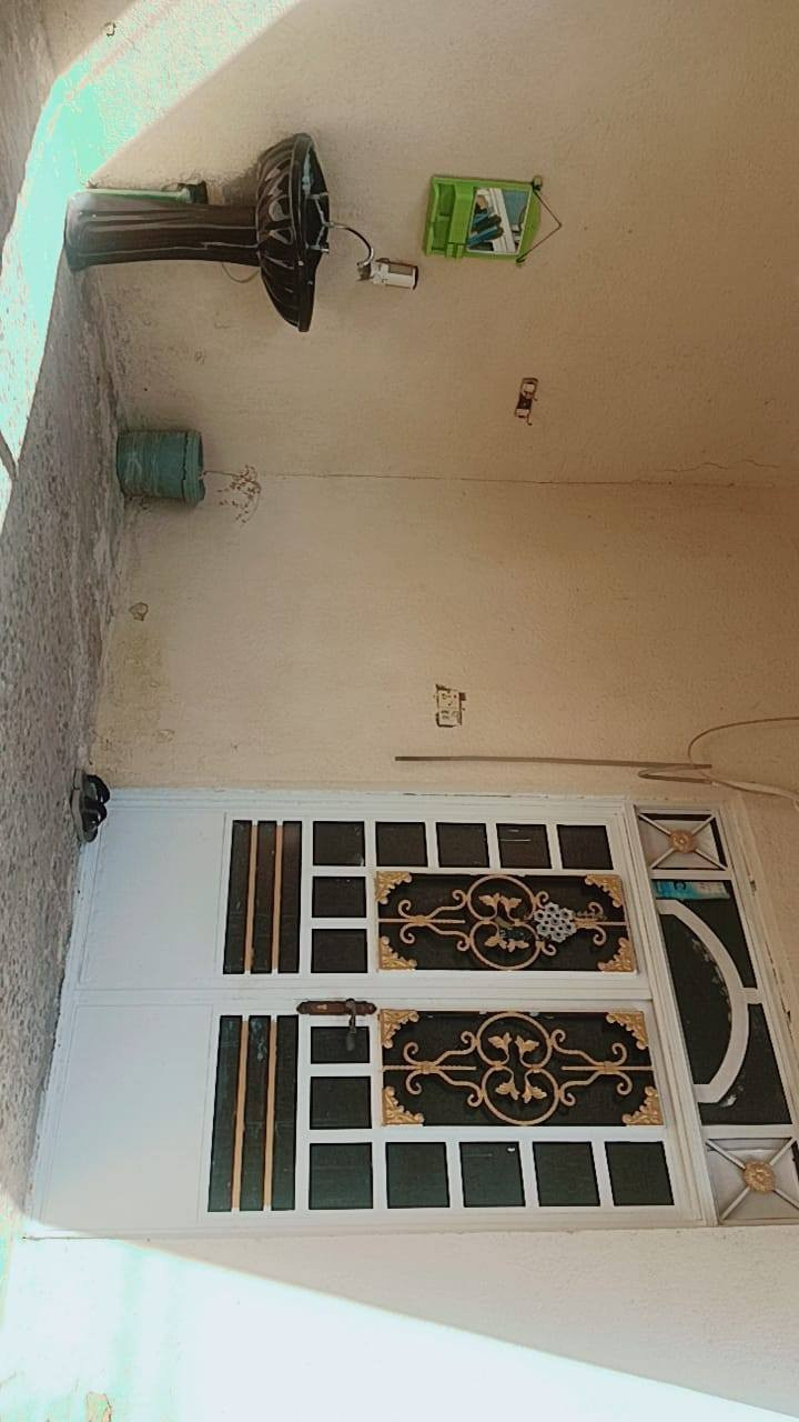 بيت للبيع
كربلاء المقدسة شارع سيد اسماعيل
قرب شارع كربلاء طويرج ، قريب على جامعة كربلاء 
مساحة 230 متر  طابقين 
استقبال و5 غرف نوم  و3 صالات ومطبخ و5 صحيات
 وخلفي ومنور ومخزن 
بسعر 150 
للاستفسار : *********** , ***********
