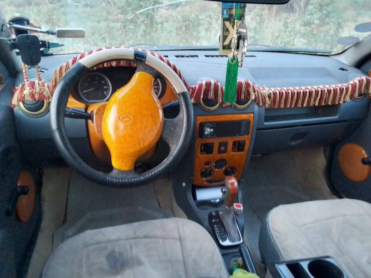 اسلام عليكم للبيع رينو لو كان موديل 2009 رقم بغداد الماني تحويل اشوكت متريد مصفره هيا وغرامات
محوره مكينه وكير سني 2002 كير اوته ماتيك تبريد نقصه غاز محرك وكير جدد وتخم تأير جديد دواخله نضيف وخارجه نضيف وكهرباياته كوله شغاله  مكان سيارة بغداد ابوغريب اي استفسار علصال (***********) (‏‪***********‬‏) لسعر 33 مراوس حسب القناعة
