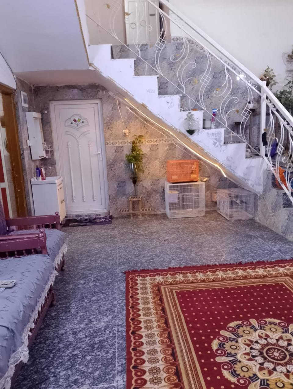 ا
🏡 دار للبيع – فرصة مميزة في حي المرتضى / ناحية أبي غرق
📍 الموقع: ناحية أبي غرق – حي المرتضى
📐 المساحة: 200 متر مربع
✨ مواصفات الدار:
سقف صب كونكريت متين.
أرضية كرانيت أنيقة.
جدران من الطابوق.
كراج خاص للسيارات.
حديقة جميلة في مقدمة الدار.
استقبال واسع ومريح.
مطبخ حار وبارد.
ممر (كلدور) موزع للغرف.
غرفتا نوم.
مخزن في السطح.
✅ موقع هادئ ومناسب للعائلة مع تصميم عملي ومساحات مريحة.
📞 للاستفسار والمعاينة: ***********
***********
نسأل الله لكم البيع الموفق والرزق الواسع. 🌹
ملاحظه من لديه دار اوقطعه أرض 
للبيع أو للإيجار أو أرض زراعية ماعليكم إلى التواصل مع العطاء للعقار
