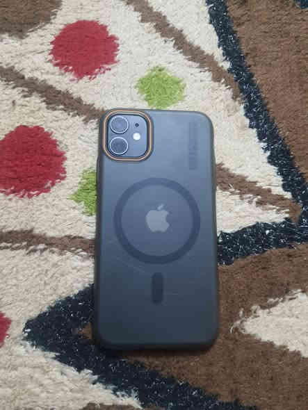 ايفون 11 ذاكره ٦٤ شرق اوسط لجهاز مبدل بس بطاريه اصليه سعره ١٨٠ الف مراسله واتساب او اتصال ***********مكاني بغداد ولايوجد توصيل
