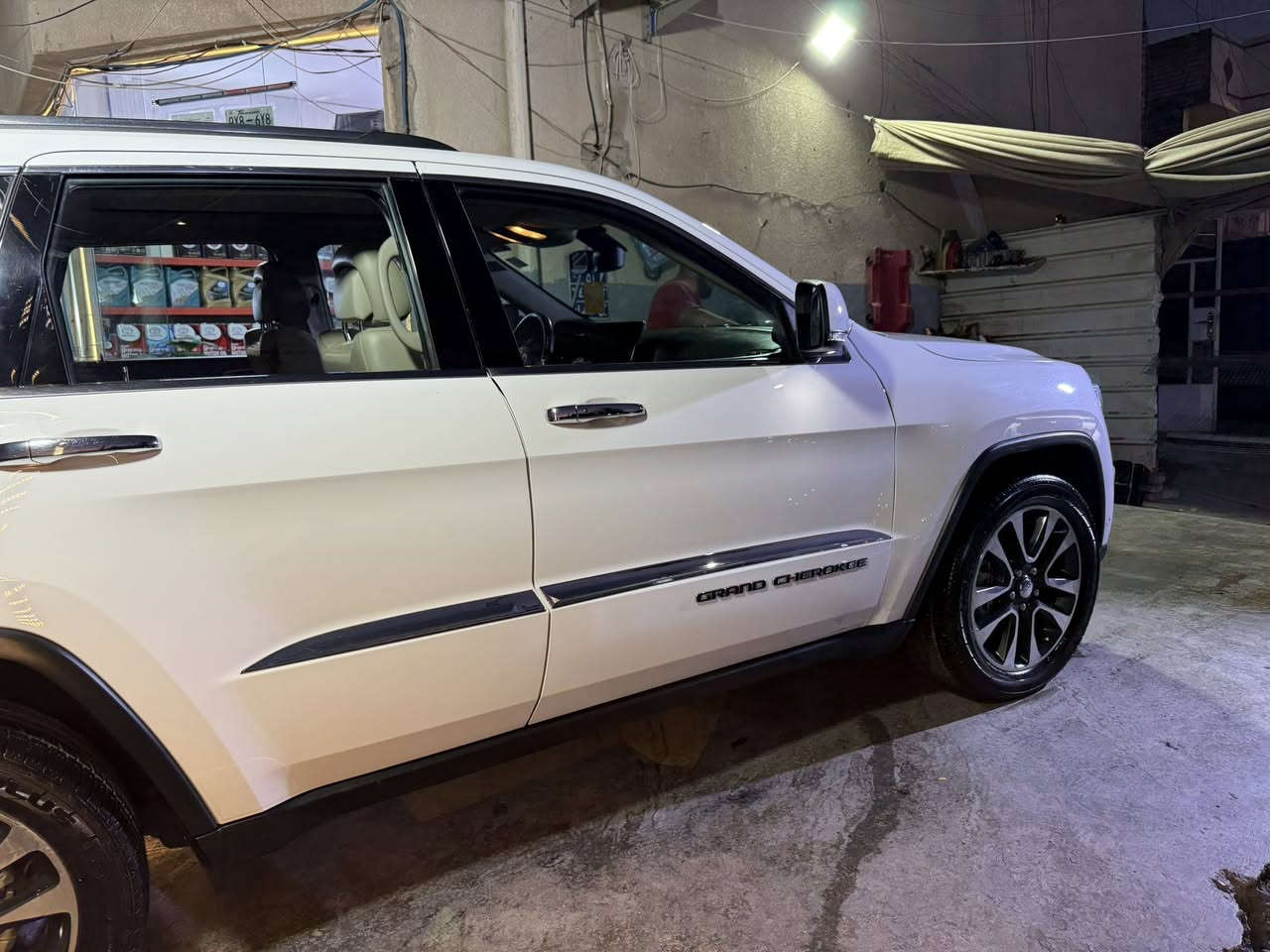 7‏JEEP201
جيب فئة:    لمتدد 

موديل:  2017

مكينة:     V6 3.6

سياره خليجي  مكفولة الضرر عدا صبغ 3 اصابع الجاملغ الامامي انطخت بايدي بالعراق الصوره مرفقه

السعر 265 وبيه مجااال 

اتصال : ***********

المواصفــات  1/1

شادلها شاشه لكزز ب 600$ والشاشه الاصليه موجوده 

وزارع عدسات ب 500$ 

بصمه 

بانورامـــا

كشن جلد حار بارد -

داخل قرميدي

ستيرن هيتـر + كهرباء

نظام توقف اوتـو ستوب

حساسـات امامي خلفي

صندوك كهربائـي

سماعات سستم صـوت

دمام بالصنـدوك

بصمة و تشغيل عن بعـد

كيج الكترونـي

نظام متعدد اوتو للطرق

مري قلاب وشفط 

شراي حياك الله تعليقك السلبي خلي الك وهم جزاك الله خير 

العنوان / بغداد
