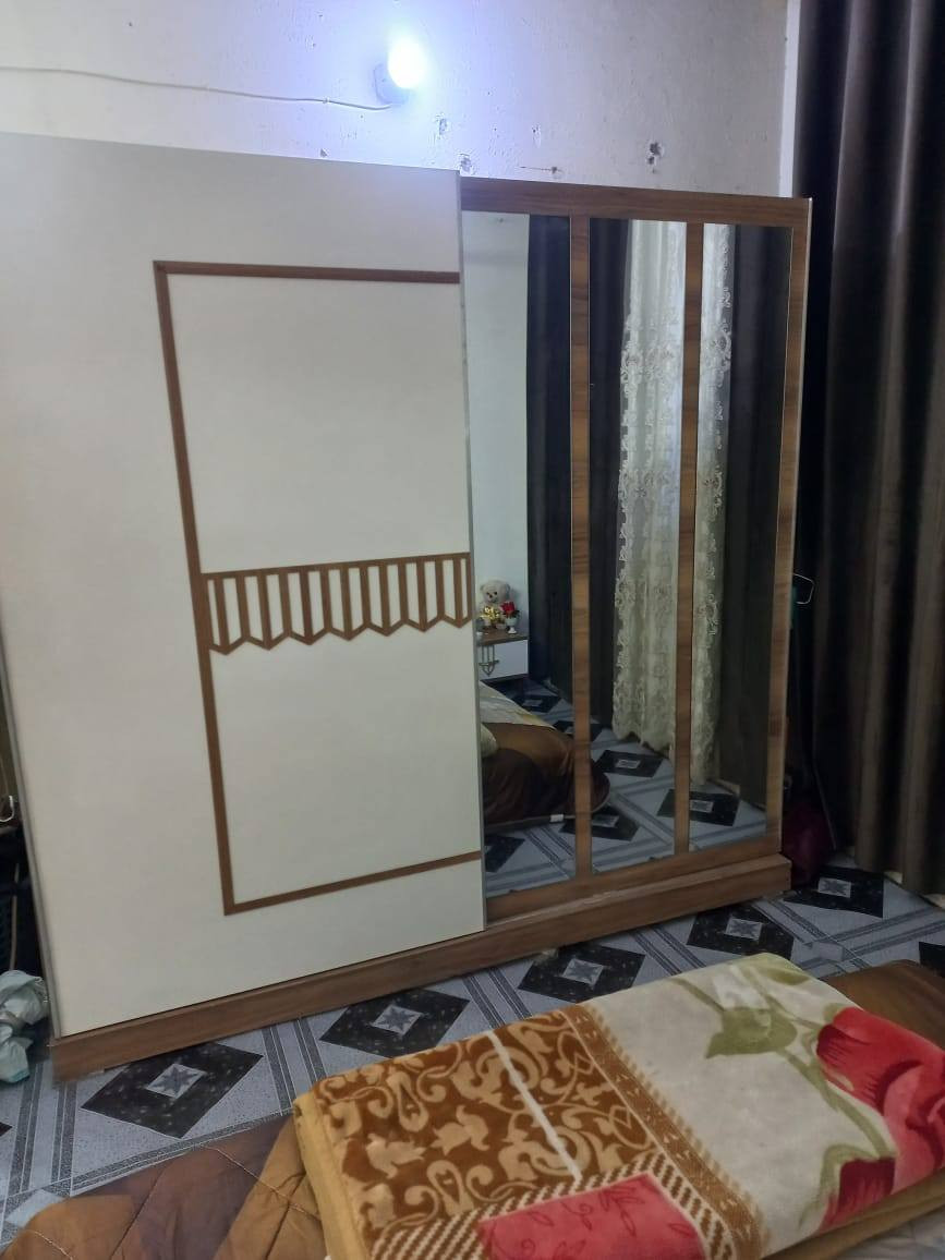 غرفه نوم للبيع 5قطع ب350وبيهه مجال يلي يريدهه يجي ياخذهه هاذا رقم هاتف اتصل علي واتساب ***********
