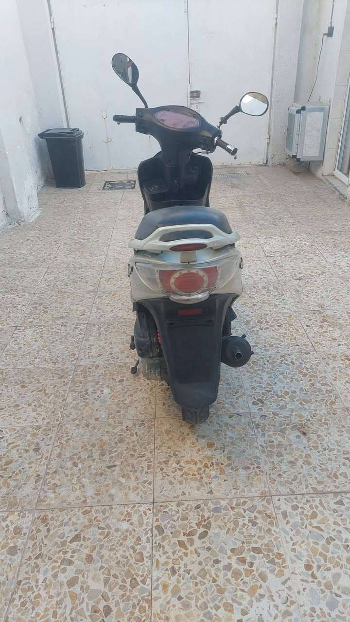 السلام عليكم كامكو جي 4 للبيع دراجه نظيفه كهربائيات كلها شغاله نقره سلف السعر 300 قفل مكان النجف حي الميلاد***********
