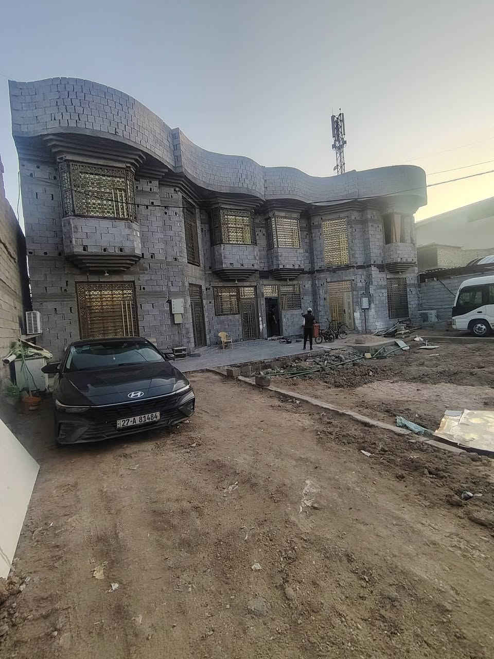 للبيع بيت مساحة ٧٠٠ م
*********** 
📍الموقع /ابو الخصيب/العوجه /شارع شيخ إبراهيم يبعد ٢٠٠م عن مستشفى الصيني و١٠٠ م عن سايدين العوجه
مجاور مدرسه شيخ إبراهيم 
على الشارع العام

📍مساحة الارض ٧٠٠ م²
📍مساحة البناء كل دار ٢٠٠ متر طابقين واحد معزول عن الثاني
وباقي المساحه حديقة امام البيت

_يحتوي كل دار 

📍غرف نوم 4
📍ديوانية 1
📍صالة  2 وحدة فوك و حدة جوة 
📍حمام و تواليت3 واحد فوك و ثنين جوة 
📍مطبخ 2 واحد فوك و واحد جوة  
📍يحتوي ع كراجين  سيارات يتسع ٤ سيارات 
📍📍📍📍📍📍📍
البت في شارع عام 
📍 كهرباء و أنارة  واصلة لباب لبيت 
الشارع بي مجاري لمياه الامطار 
📍طابو زراعي 
الارض سهم بلطابو 
اصولي 100%
📍السعر  ٤٥٠ مليون قابل للتفاوض 
📍📍📍📍📍📍📍
اي ستفسار
***********
