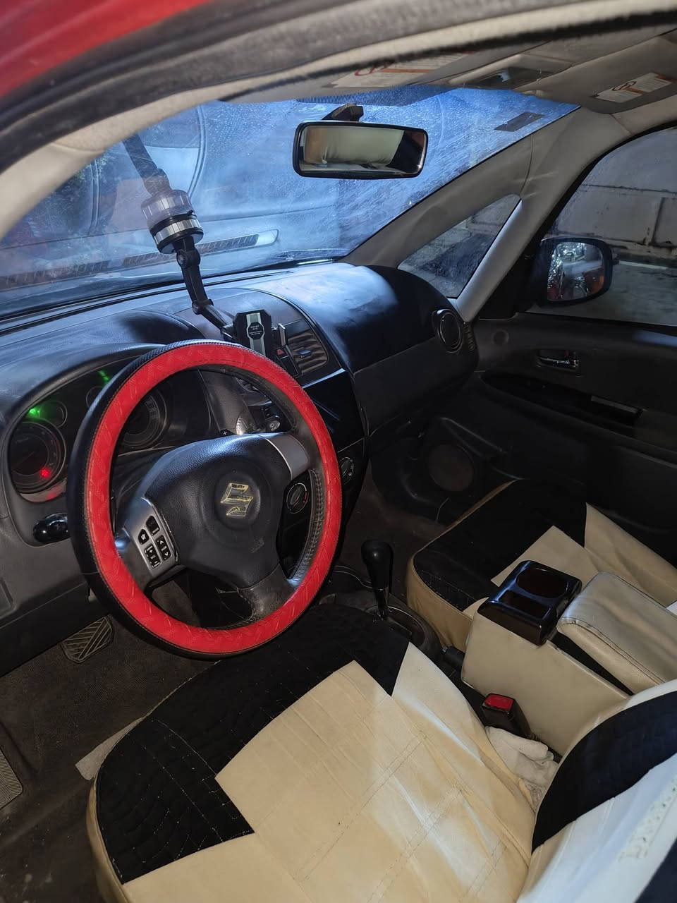 سازوكي sx4 2013
مكاني بالشعب 
عارضها ب65 
بيها دعمة بالصندوگ سابقا 
كير اوتو + عاظي رياضي 7 نمر 
***********
موجود واتساب
