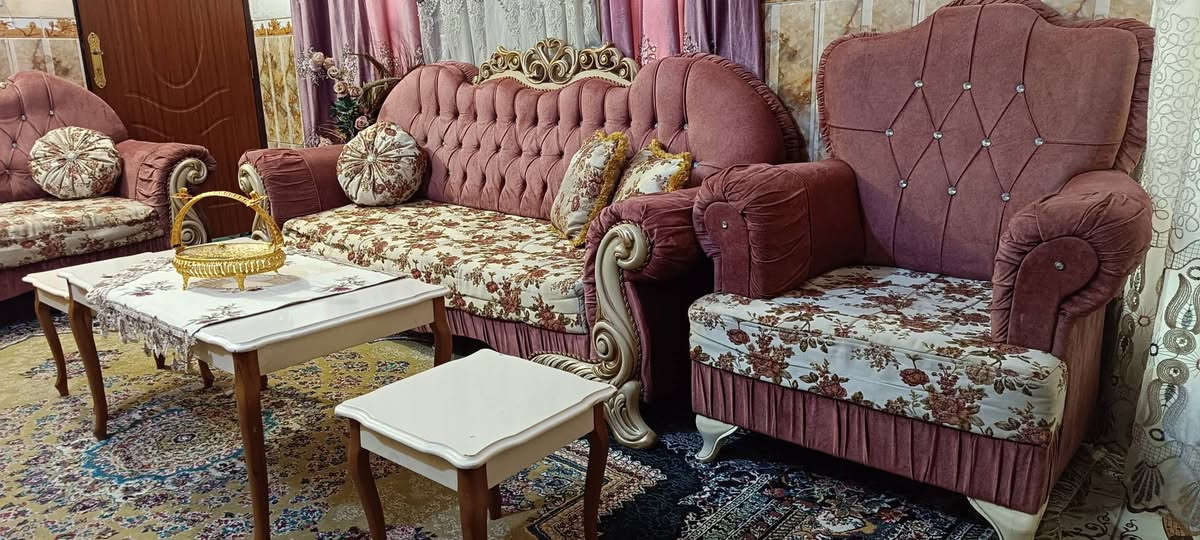 تخم ملكي زان تركي 10 مقاعد نضيف مابي اي عيب شغل ثكيل كلش مستعجل عل بيع السعر 450 الف مكان بغداد سبع البور الشراي يخابر ***********
