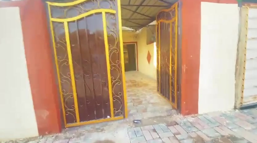بيت طابو زراعي سند ٢٥ المساحة ١٧٠ متر يتكون من غرفتين وصاله واستقبال ومطبخ طويريج حي الجمعيه شارع أصحاب الكساء تبليط مجاري كافة الخدمات فارغ جاهز للسكن
أبو إيه ***********
