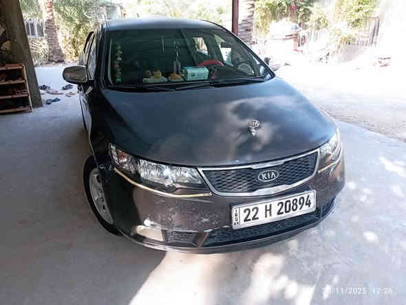 سلام عليكم سيراتو للبيع بدون مواصفات رقم اربيل انكليزي بسمي السياره بيه طخ قليله  بداية البنيد  وشخوط قليله السياره مكفوله من الصبغ والتبديل السعر 100$
للاستفسار *********** ...***********
