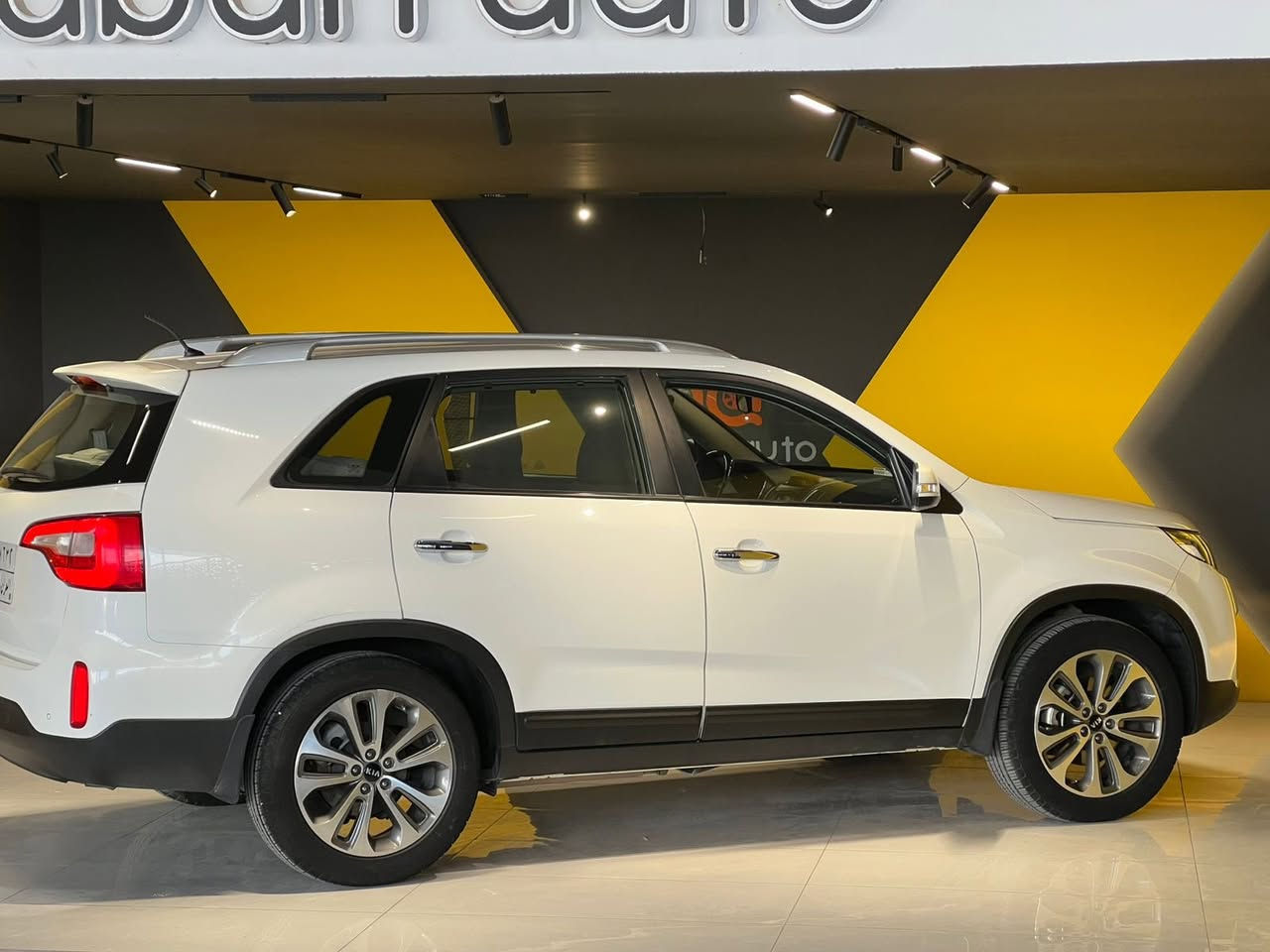 للبيع سورينتو2015محرك 4 سلندر مامفتوح 
مواصفات 
بصمه 
يدات نيكل 
مرايه شفت
لد امامي خلفي 
حساس امامي خلفي 
كاميرا
كوشن كهربائي 

ماشيه113الف 
تايرات جديد
بدون صبغ بدون تعديل ولا شخط 
السياره كلش نظيفه
مابيها مصرف 
السعر 185$
مكانها السليمانية للاستفسار فقط اتصال ☎️ 
***********
