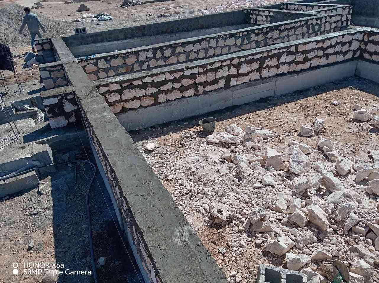 السلام عليكم خلفه بناء حجر +بلوك متفرغ حاليا هـ***********بي واتساب
