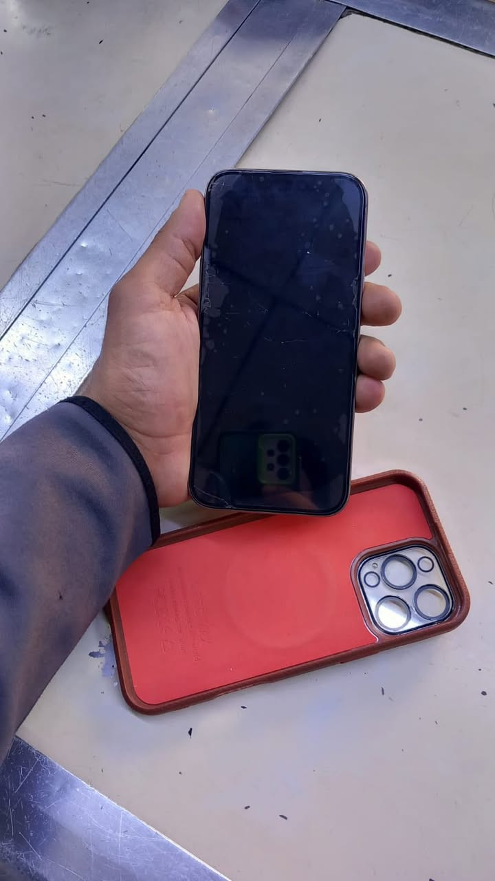 السلام عليكم أيفون 16برو ماكس  بطاريه 89 مليون و ١٠٠ قفل مكاني بغداد مدينه الصدر جهاز تفاصيله بل صور مكفول كفاله عمامه كارتون وشاحنه موجودات ***********
