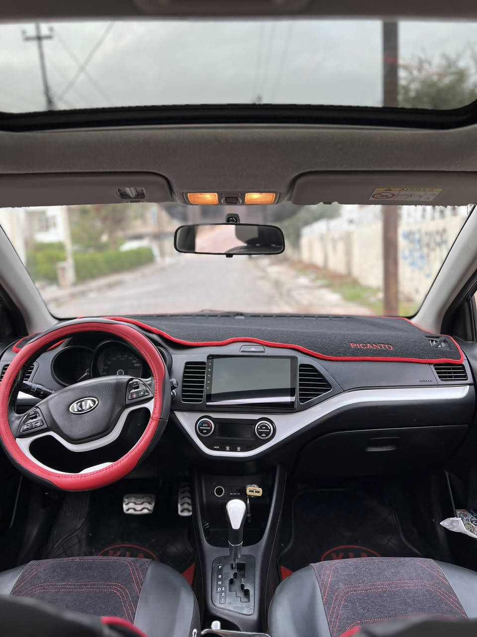 Kia picanto2015  یەک پارچەیە بەس دەرگا سەیارەکی زۆر خاوێنە فول مواسەفاتە ،سلایت ،بەسمە ئاوێنە شەفت ،شاشە،کامیرە سوکان ڤۆلیۆم ،رەقومی نوێیە ٧٠،٠٠٠رۆیشتوە87$نرخی ژمارە مۆبایل ***********
