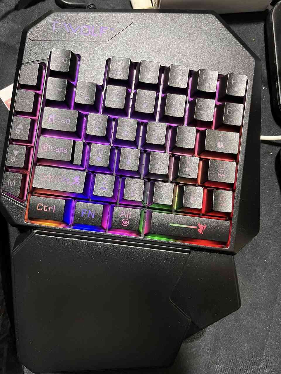 كيبورد اجاز وموس بلوتوث وكييورد كيمنك 45 كلهن وبلعافيه جديد غير مستعمل


**إذا كنت صاحب هذا الإعلان وتريد حذفه لأي سبب، رجاءا أرسل رسالة إلى الدعم الفني**