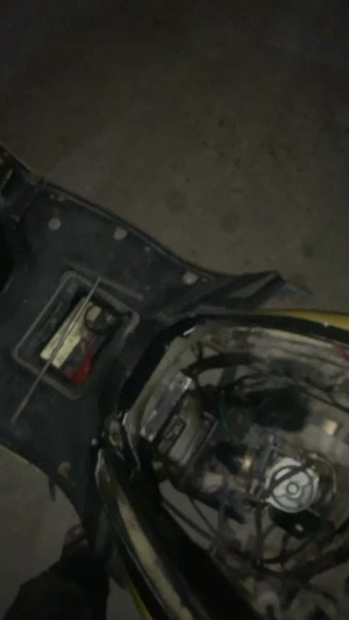 سلام وعليكم سكنس صيني مكينه ١٥٠cc للبيع متروكه يرادلهه بلك مبين بالفديو للبيع مكان سليمانية السعر مرسله او هذا رقمي ***********
