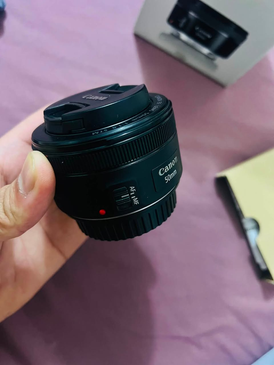 للبيع عدسة 50 mm
عدسة 50 ملم نضيفة جداً 
فتحه 1.8 
كارتونه وملحقاتها كامله 
للاستفسار *********** 
بغداد 125 الف
