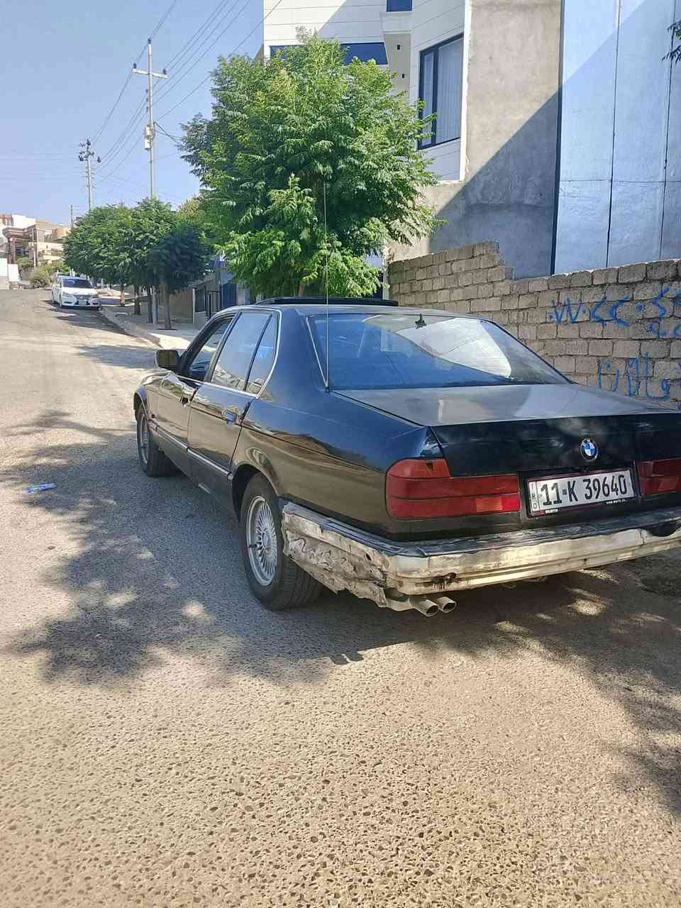 السلام عليكم للبيع بي ام دبليو موديل 92 رقم بغداد بسمي تحويل مباشر بيها صبغ عام مكان سياره سليمانيه سعر 35 وبيها مجال لشراي يتصل ***********
