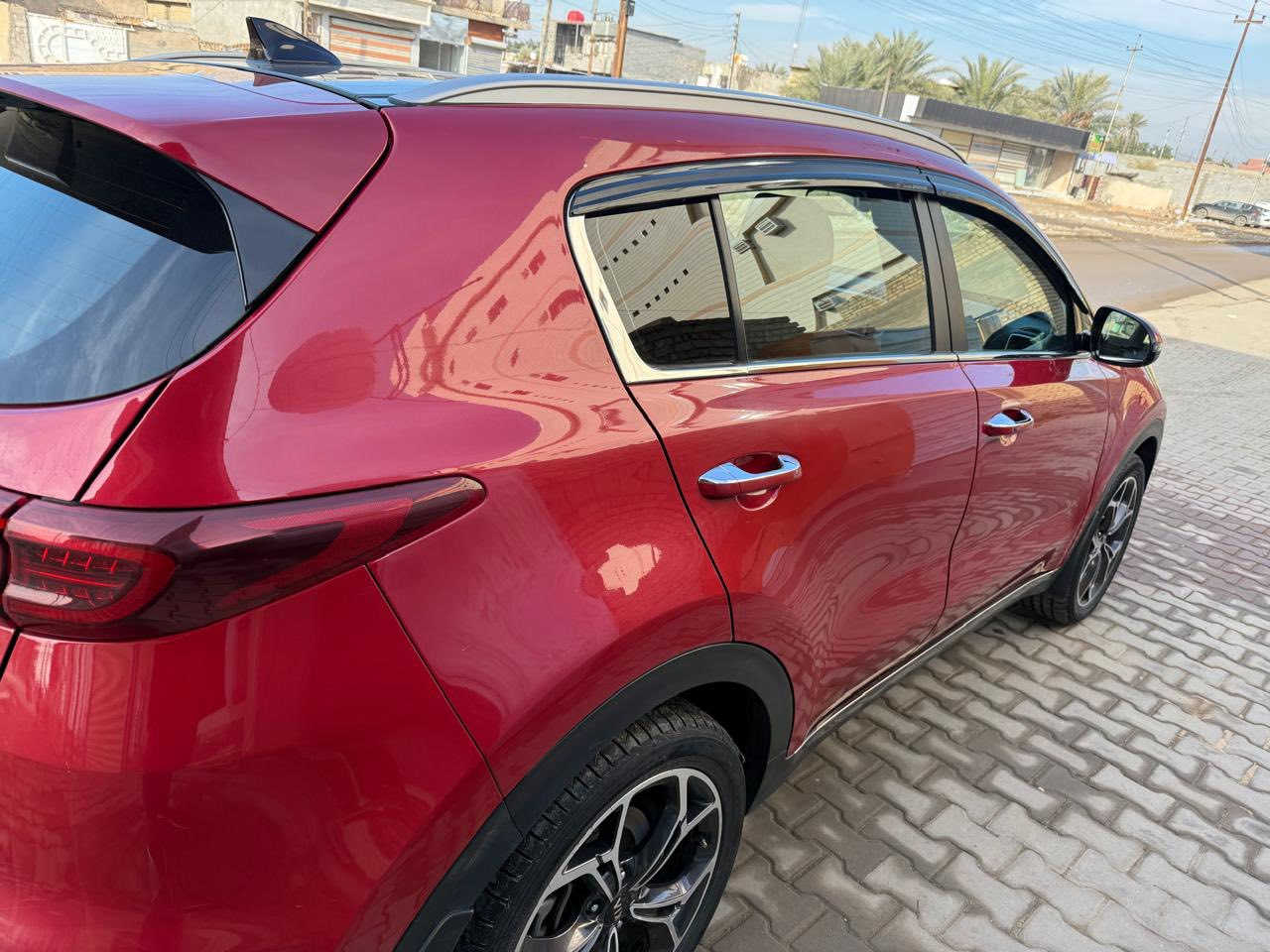 السلام عليكم 
كيا سبورتج جيتي لاين للبيع كفالة موديل2020 خليجي           
ماشيه ٧٠ الف 
مواصفات السيارة
بصمتين
رقم بغداد الدولي  بسمي
كشنات الأمامية كهرباء 
بنوراما
تشغيل عن بعد
حساسات امامي خلفي
شاحن لاسلكي
ثلاث وضعيات قيادة 
كاميرا خلفيه دوارة
العدسه الاماميه متحركة
نضام ابل كاربلاي واندرويد اوتو
مساعد نزول منحدرات
نظام ترحيب عند الاقتراب من السيارة
المري قابلة للطي
حساس مطر 🌧️  
الصندوق الخلفي كهرباء 
شفتات استيرن 
مثبت سرعة
فول تحكم استيرن
وبعد بيها هواي موصفات محرك وكير وتبريد  مكفول تحويل ثاني يوم
للأستفسار ***********
سعر. ٢٢٠ بيها مجال 
مكاني بغداد الدوره
