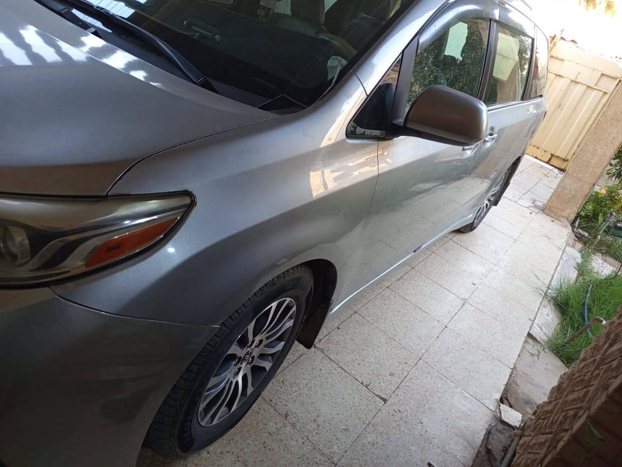 سلام عليكم للبيع تيوتا سينا 2019 سياره فول موصفات 1/1  XLE فتحه وبصمه وتحكم كامل  كشنات جلد رادارات كاملة  شاشه وحساسات لايت زينون ويل كب كروم تدفئة بالكشن السيارة جاهزة حته چك اينجن ممشتغل بعد بيها هواي مواصفات
سيارة رقم بغداد. حادث جاملغ وبنيد 
السيارة جاهزة من كل النواحي محرك كير صدر تبريد ...
‏‪***********‬‏
