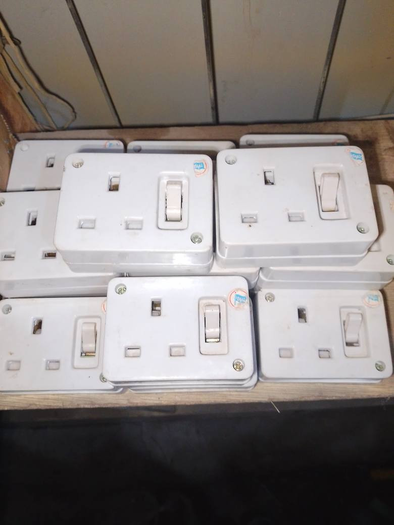 غراض للببع وباسعار مناسبة جداً اقل من اسعار الجملة ويدلل الشراي المكان كركوك منطقة واحدحزيران قرب الملاعب الخماسية او قرب مدرسه ابناء العراق الواحد او صيدلية الواحة للاستفسار الاتصال على الرقم *********** كركوك, العراق
