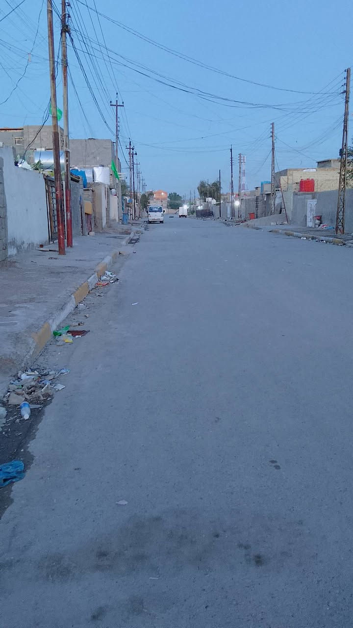 السلام عليكم بيت للبيع بالنقد وبالتقسيط مكان البيت بغداد المعامل قرب مطعم الحجي واجهه البيت 10 والنزال 25 سعر البيت اذا حاضر 37 واذا بالاقساط 45 مليون ***********
