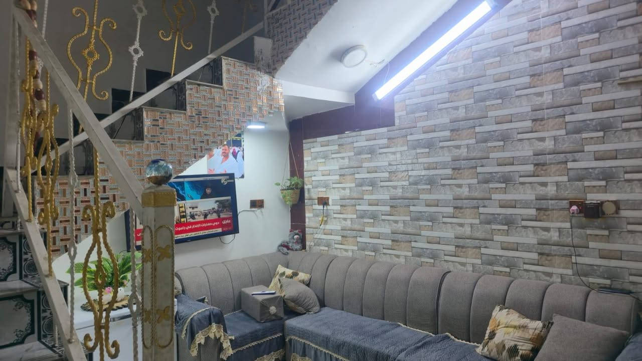 بيت للبيع مطلوب مبادره طابقين بناء حديث كونكريت بيه شقه معزوله بناء 2022 باريدو قرب ساحه شريف السعر تصل وتساب مساحه100م امامي 
***********مكتب الرحمه
