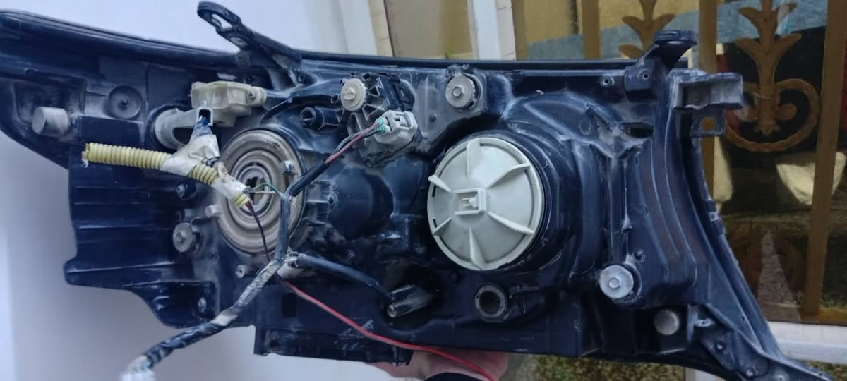 السلام عليكم
لايتات لاندكروز اصلي ياباني 2010
ب210$ 
***********
