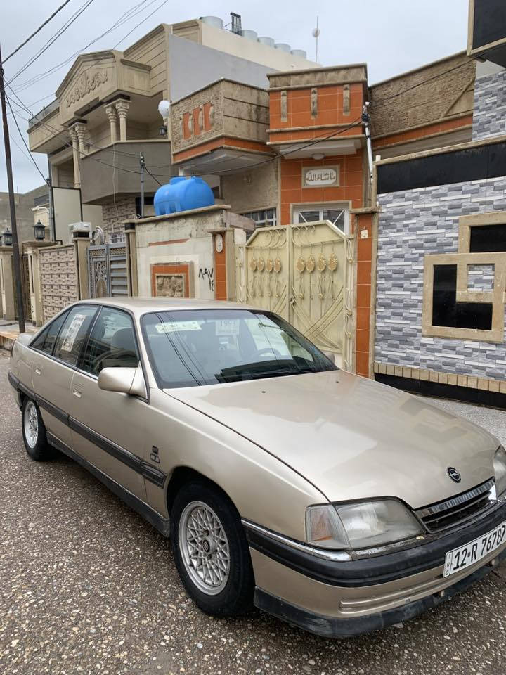 اوميكا للبيع
حجم 20 موديل ١٩٩٣ 
كير توماتيك كير ومحرك شرط 
تايات جديد طخم جديد تبريد 
قفل مركزي 
***********
