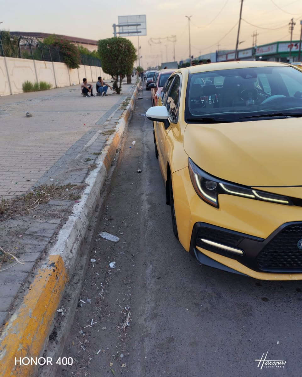 السلام عليكم ورحمه الله وبركاته
سيارة كورلا موديل 2021 وارد امريكي السعر 145 ورقه وبيها مجال بصمه تحكمات شاشه حساس رادار نص فول اضافتاً الى گير ومكينه 2000 وخير من الله اضافتاً الى الصدر نظيف و تخم اطارات جديد السيارة بأسمي
بالإضافة حادثها خلفي مثل ما موضح بالصور 
وللأستفسار اكثر رقم الموبايل ***********
