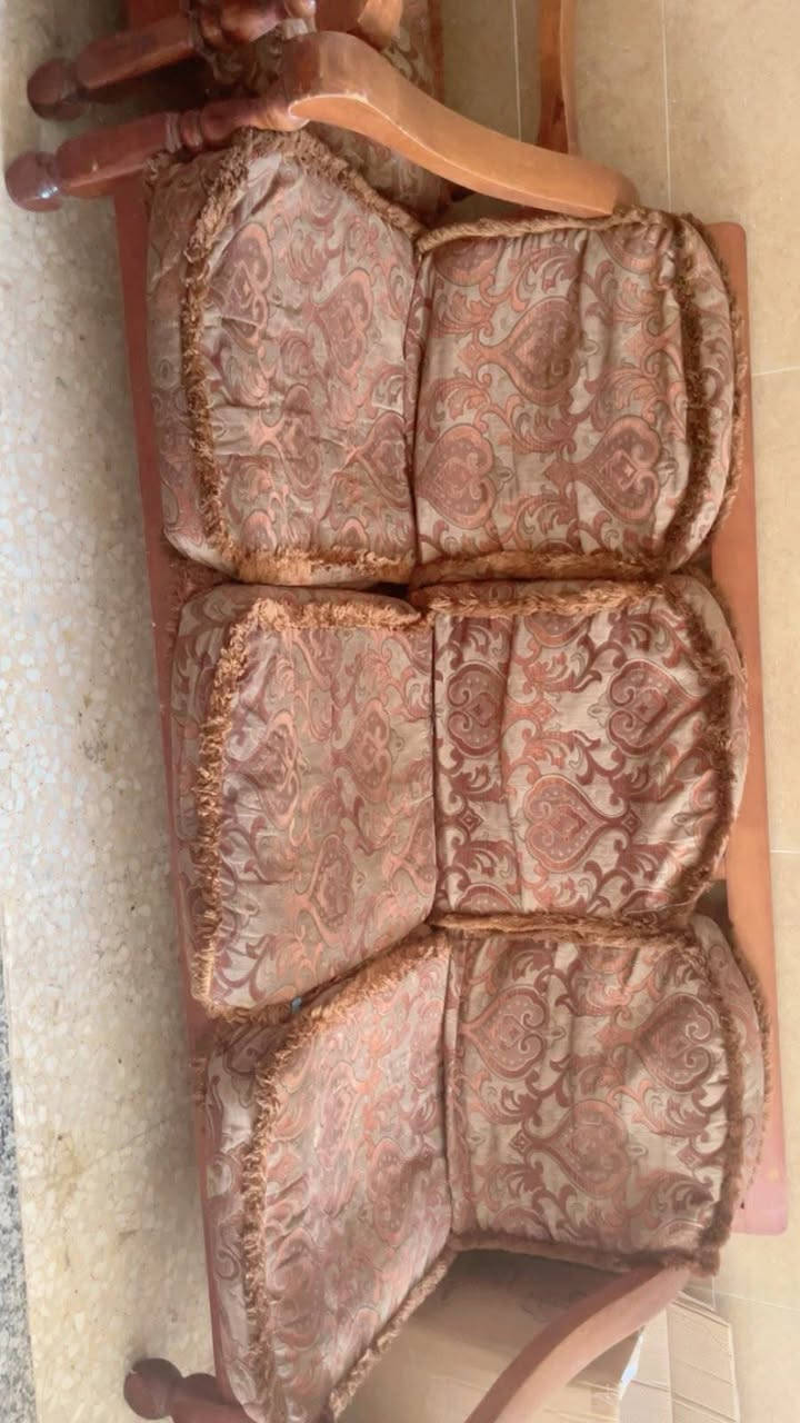 كراسي خشب ثقيله جدا بس الدواشك ارادلهن دوشمه ب ١٠٠ بي مجال


**إذا كنت صاحب هذا الإعلان وتريد حذفه لأي سبب، رجاءا أرسل رسالة إلى الدعم الفني**