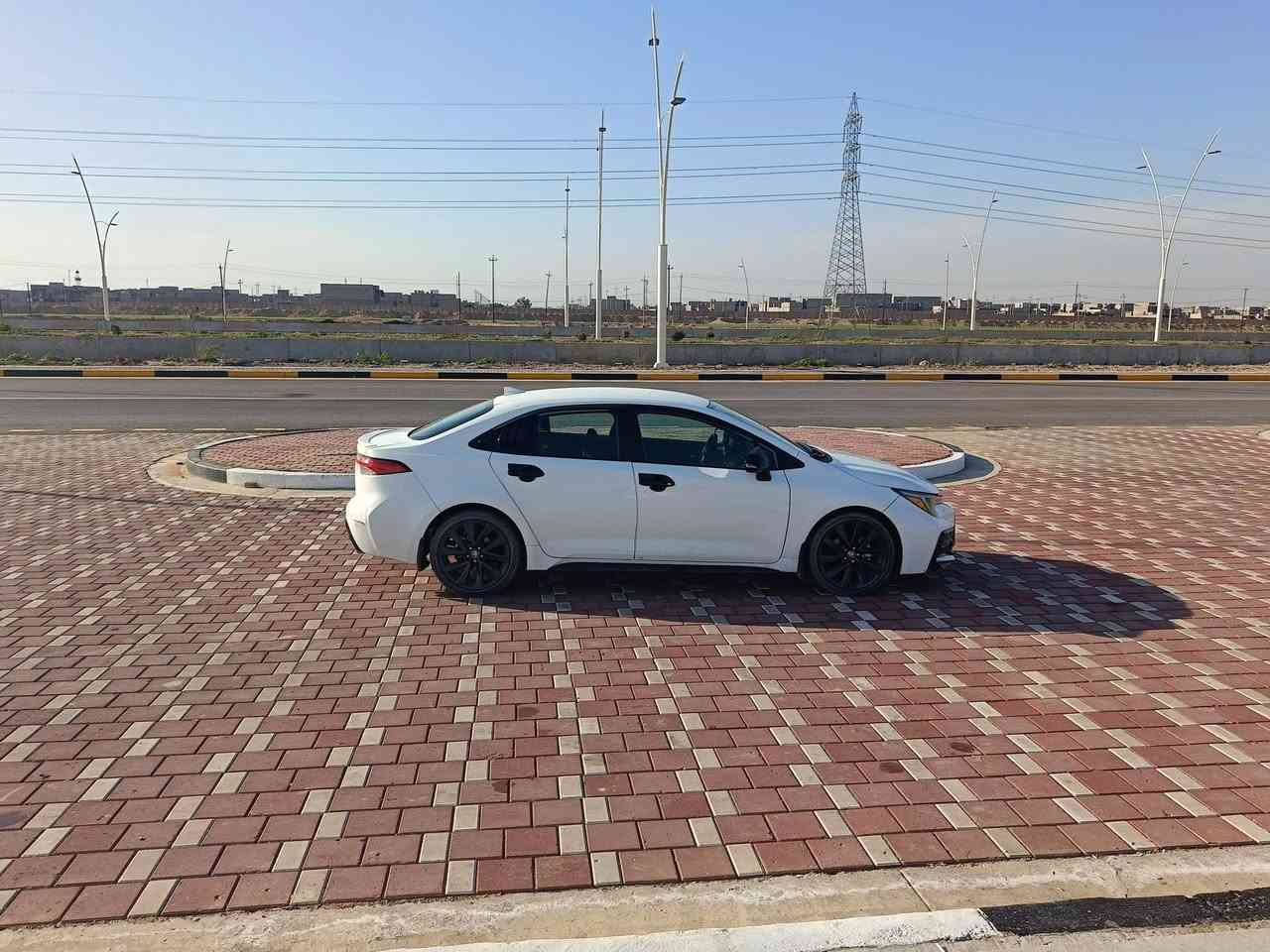 سلام عليكم 
كورلا بنزين وارد امريكي موديل 2023 فئة SE رقم صلاح الدين. ماشية 18000 . المكان صلاح الدين سامراء 
للاستفسار ***********
