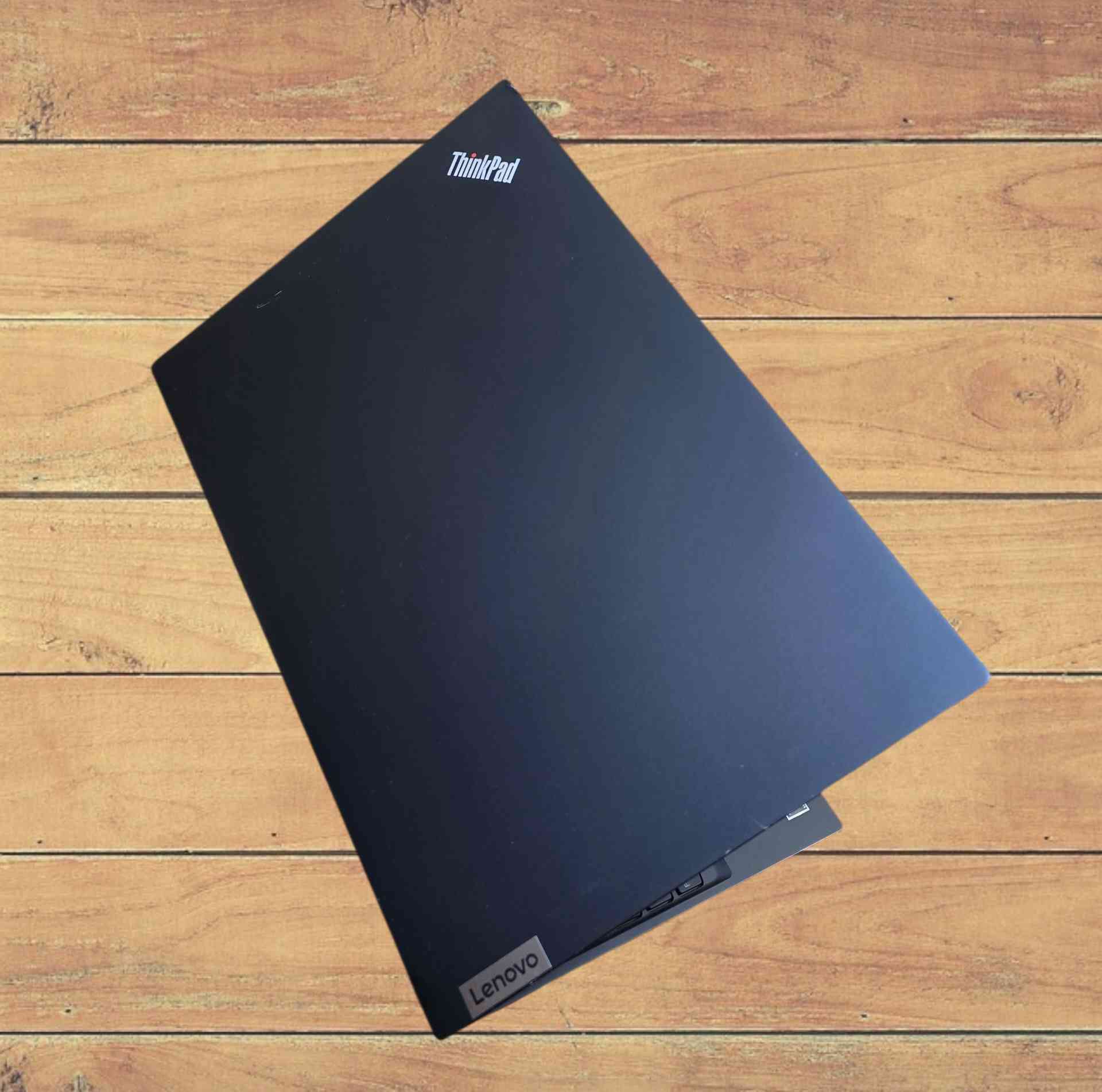 💻لابتوب من جيل 11 بحجم شاشة 15.6 انج الكبير
ومعالج RYZEN5 5500 وكارت الشاشه خارجي 
📢للألعاب والبرامج الهندسية القوية وجميع الاستخدامات 
🔥بسعرر 375,000 دينار فقط (تحطيم الأسعار )🔥
⚡️أقوى سعر في العراق 💁
📢ضمان لمدة شهر كامل 

LENOVO ThinkPad E15 
💻لابتوب ممتاز لرجال الأعمال، الأساتذة ،طلاب الجامعات ، الدراسة والطباعة والتصميم، والبرامج الهندسية، و الاوتوكاد،والماتلاب، والألعاب🎮
يجمع بين الأداء والجودة بسعر ولا أروع!

✅المواصفات الكاملة:
🟩 المعالج Ryzen 5 5500
🟩 الجيل 11
🟩 الرام 8 گيگا  DDR4 
🟩 الهارد 256 GB نوع SSD السريع جداً 
🟩حجم الشاشة 15.6 انج  FHD 
🟩 كارت الشاشه الخارجي 2GB 
🟩بطارية ليثيوم ممتازة جدا تدوم ساعات طويله 🔋

💥ملحقات الجهاز
🔌شاحنة الاصلية ➕ حقيبة هدية 🎁

 •يتوفر توصيل لجميع محافظات العراق 🚗
 • فحص شامل قبل الاستلام
 • ضمان شهر كامل 

📞للطلب والاستفسار راسلنا الآن :
على الخاص او على الواتساب
الرقم ⬅️ ***********
