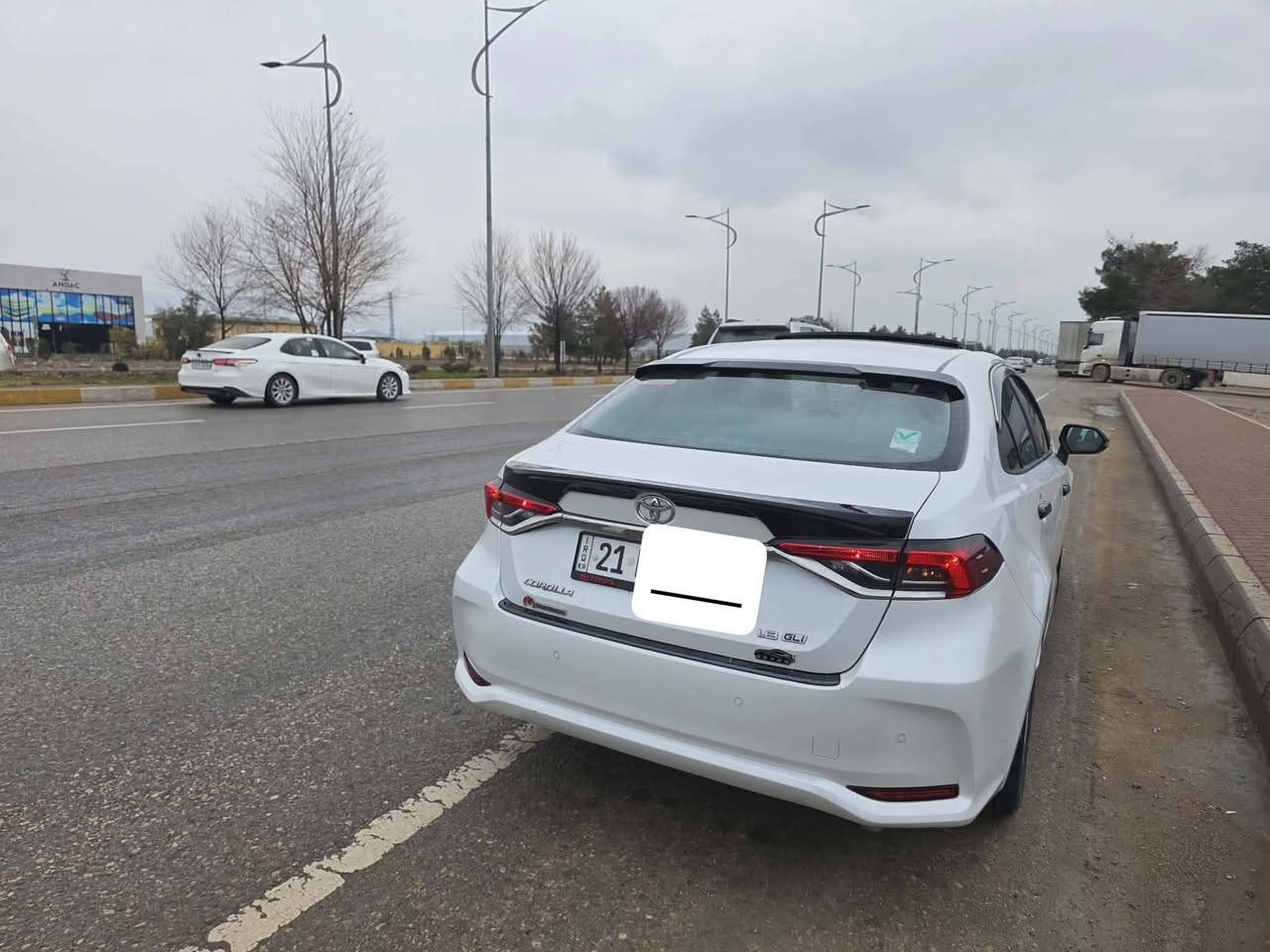 کرۆلا خلیجی 2023 فول فول بەسمە سڵایت حاسە پێش و دوا کامل جوانکاری 24km ڕۆشتوە هیچی پێوەنیە دەعامی پێشوو دوایو بۆنیدی ppf سەیارەی مەعرەز نیە 
ژم ***********
ژم ***********
