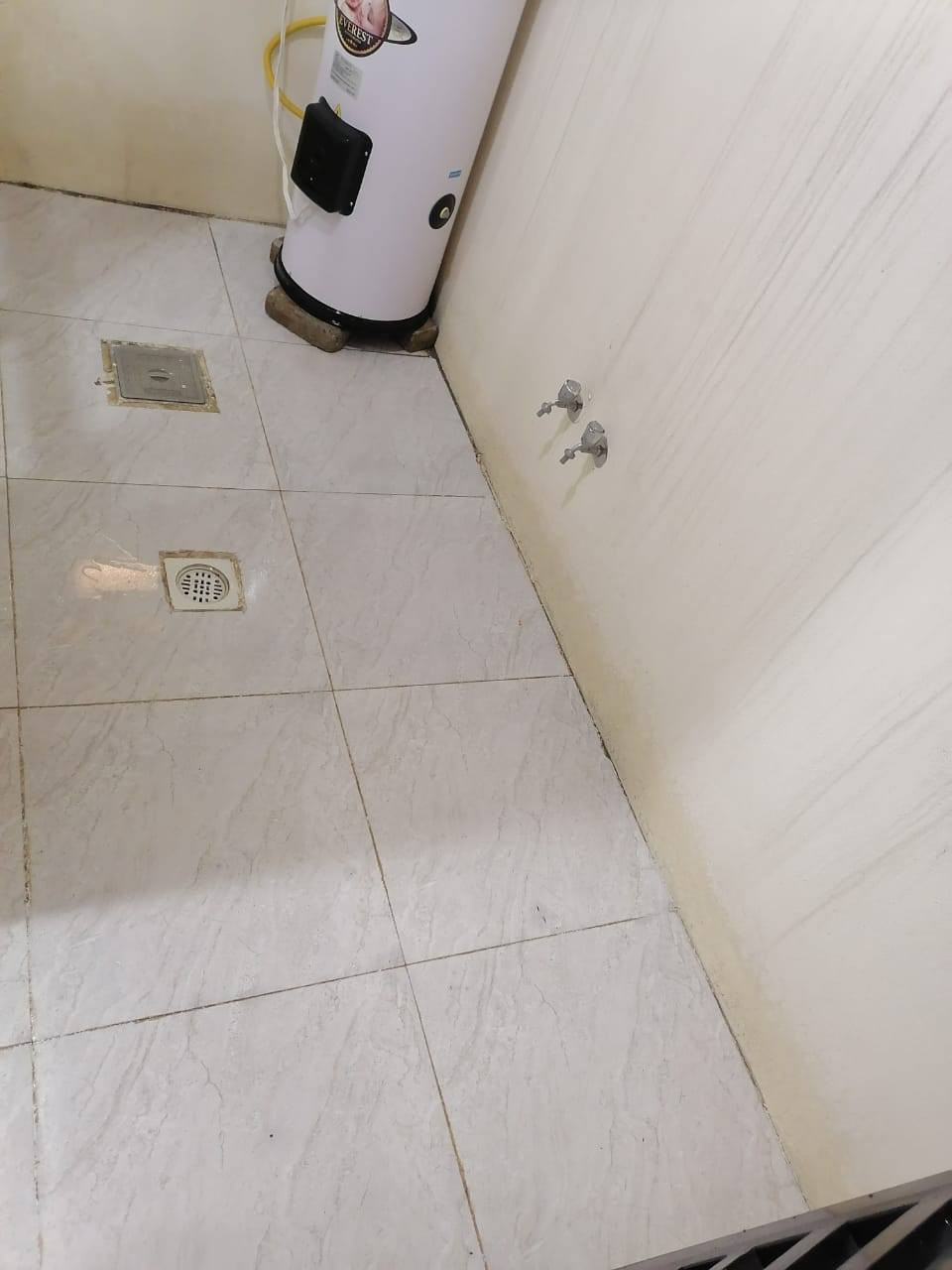 🧹🪣👷##شركة_عيون_دجلة_للخدمات_المنزلية 👷خدمات موقعيه🚐.. خليك مرتاح وانت ببيتك 🤗 والباقي علينة........‏‎نقدم لكم جميع أنواع خدمات التنظيف والتطهير  بمعايير مختلفة وجودة عالية،العمل يشمل :🫶👈تنظيف وتطهير جميع الأرضيات✨تنظيف وتطهير سيراميك المطابخ والحمامات ✨ازالة الاتربة وتلميع االارضيات❄️تلميع الشبابيك والزجاج✨إزالة التكلسات المستعصيه  من الحمامات .✨إزالة الدهون والبقع المستعصيه من المطابخ👌🏻
👷______________وشنوو بعد..؟______________👷العمل يشمل المساحات الكبيرة والصغيرة 💯 المنازل - الشقق 🏠🟡 المولات التجاربية 🏢

🏥 المستشفيات ( الحكومية - الاهلية )🏥 المجمعات السكنية والڤلل 🏢 المدارس والمعاهد والجامعات 🏬 المؤسسات الحكومية والأهليه والمنظمات 🏦 علماً أن أسعار التنظيف تعتمد على المساحة وعدد العمال👷👷👷 . 🧑‍💻الشركة تعتمد على مواد صناعية مخصصة للتنظيف والتعقيم .🟥 كادر الشركة رجال +نساء 🧑🏻‍🔧بأيادي عراقيه🧑🏻‍🔧 الشركة مسؤوله عن نقل كادر العمل  من و الى مكان العمل🚐
...📞📞للتواصل معنا ارسل رسالة عبر الخاص أو الاتصال على الأرقام التالية 

📱كورك***********
📱اسيا ***********
موقع عملنا فقط في محافظة #نينوى الموصل 

#ملاحضه/خروج المختص للكشف عن الموقع المراد تنضيفه #مجانا_مجانا///المصداقيه عنواننا في العمل___وراحة الزبون ورضاه تهمنا
#شركة_عيون_دجلة_للخدمات_المنزلية
#شركة_تنظيف
