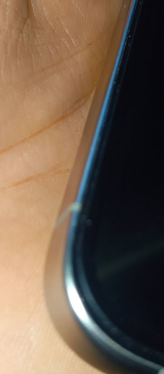 السلام عليكم
ايفون 15 برو ماكس 

ماستر نموذج شرق اوسط  

كامل 

ذاكرة / 256

بطاريه / 88 

الجهاز / مكفول بس شخط  مال سويج سياره  صغير ما مبين موضح بل صوره 

لون / تيتانيوم 

المكان / بغداد الشعله الرحمانيه 
وتساب ***********

السعر / 1050 بي مجال قليل
