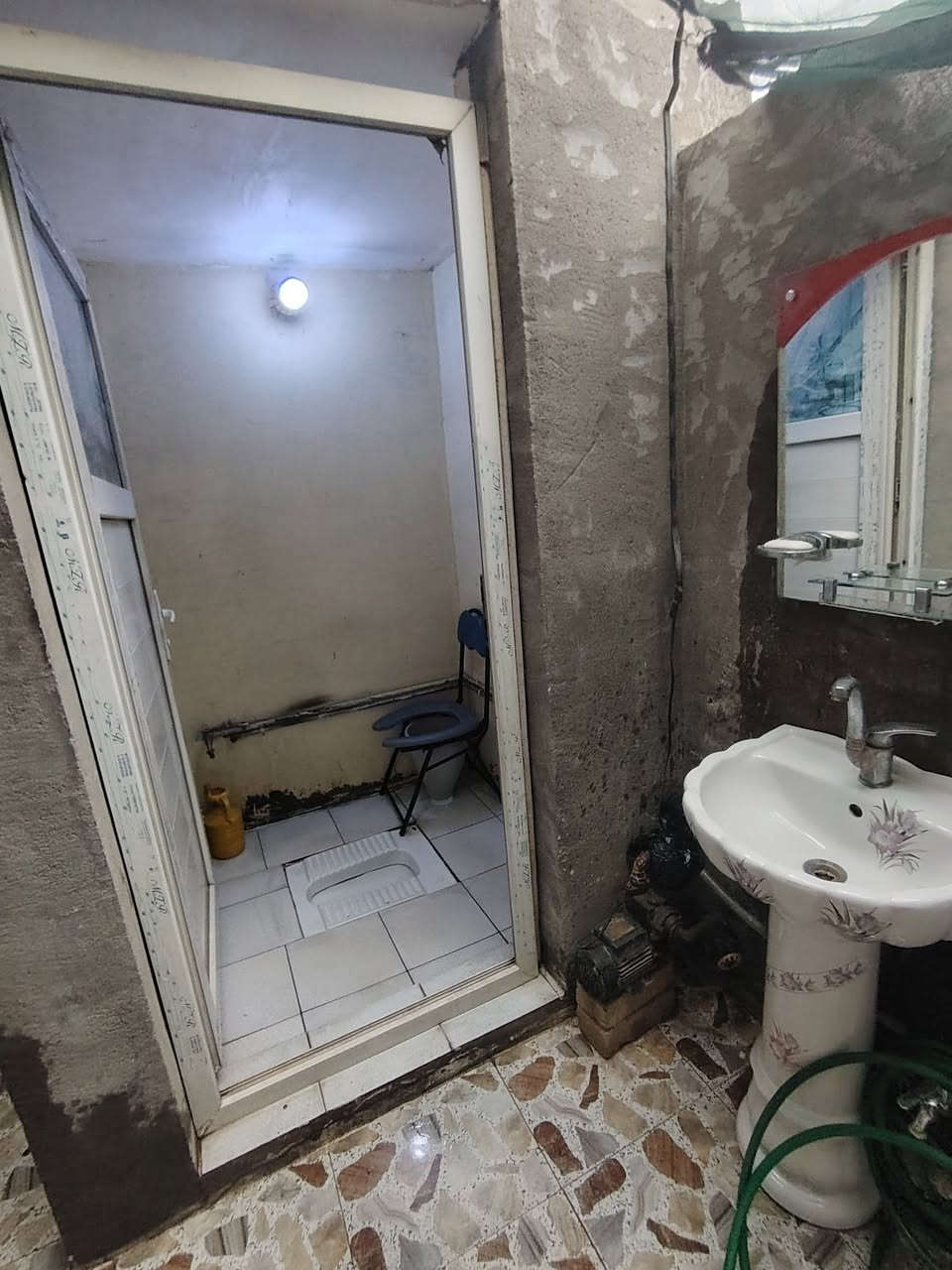 السلام عليكم بيت 100 متر بناء جديد وبيتونه وغرفه فوك ساندويش منطقه  أم الكبر شارع علوة زويني بلشارع الي بصف مخبز روعه منطقه حلوة وهادئه وكل الخدمات بيها 
 الأتصال ع رقم((***********))
