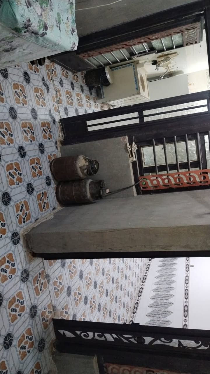 دار للبيع عقد زراعي مطوب بلدية يعني بي رقم  بناء بلوك اساس وسقف كونكريت مسلح بناء جدا نضيف بي غرفة ومطبخ وصاله وصحيات داخلية وخارجية  واستقبال بي اثاث ويا للتواصل 
***********
