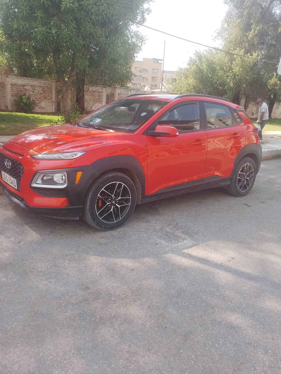 السلام عليكم 
كونا موديل 19 رقم اربيل باسمي محرك دوش المرغوب 
بيها جاملغ الامامي فقط بدون دواخل والسونار موجود كلش نظيفة وحلوة لونها برتقالي 
مكان بغداد الكرخ 
*********** بي واتساب

